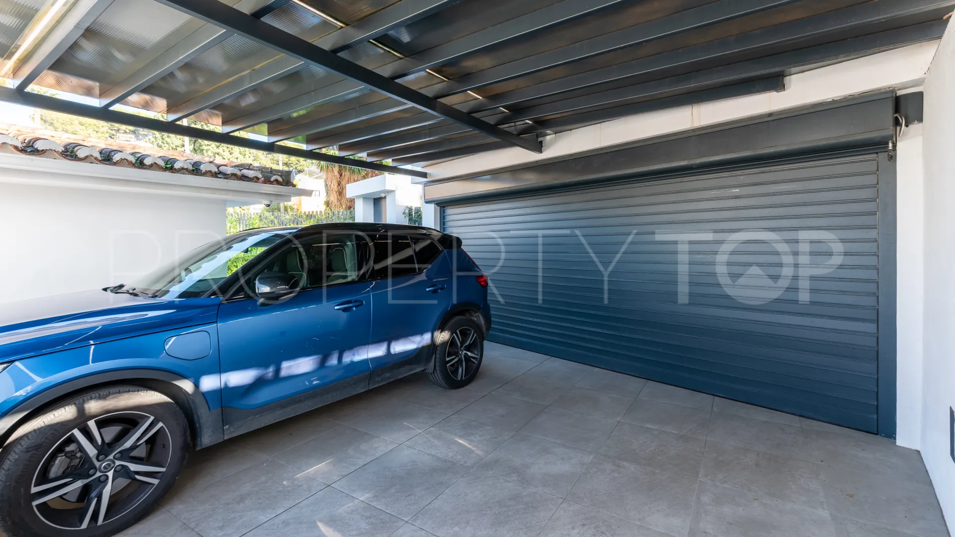 Buy Nueva Andalucia 4 bedrooms villa