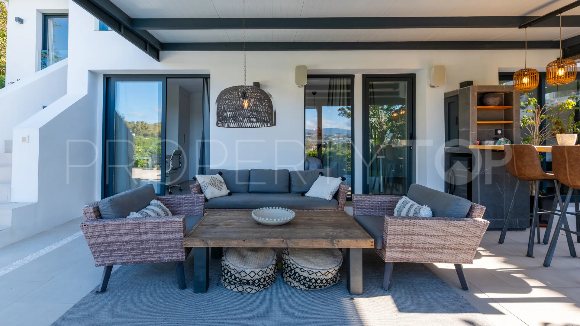Buy Nueva Andalucia 4 bedrooms villa