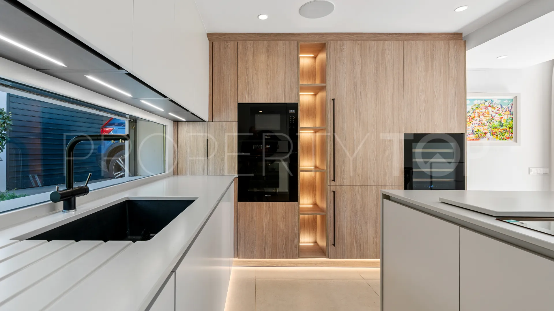 Buy Nueva Andalucia 4 bedrooms villa