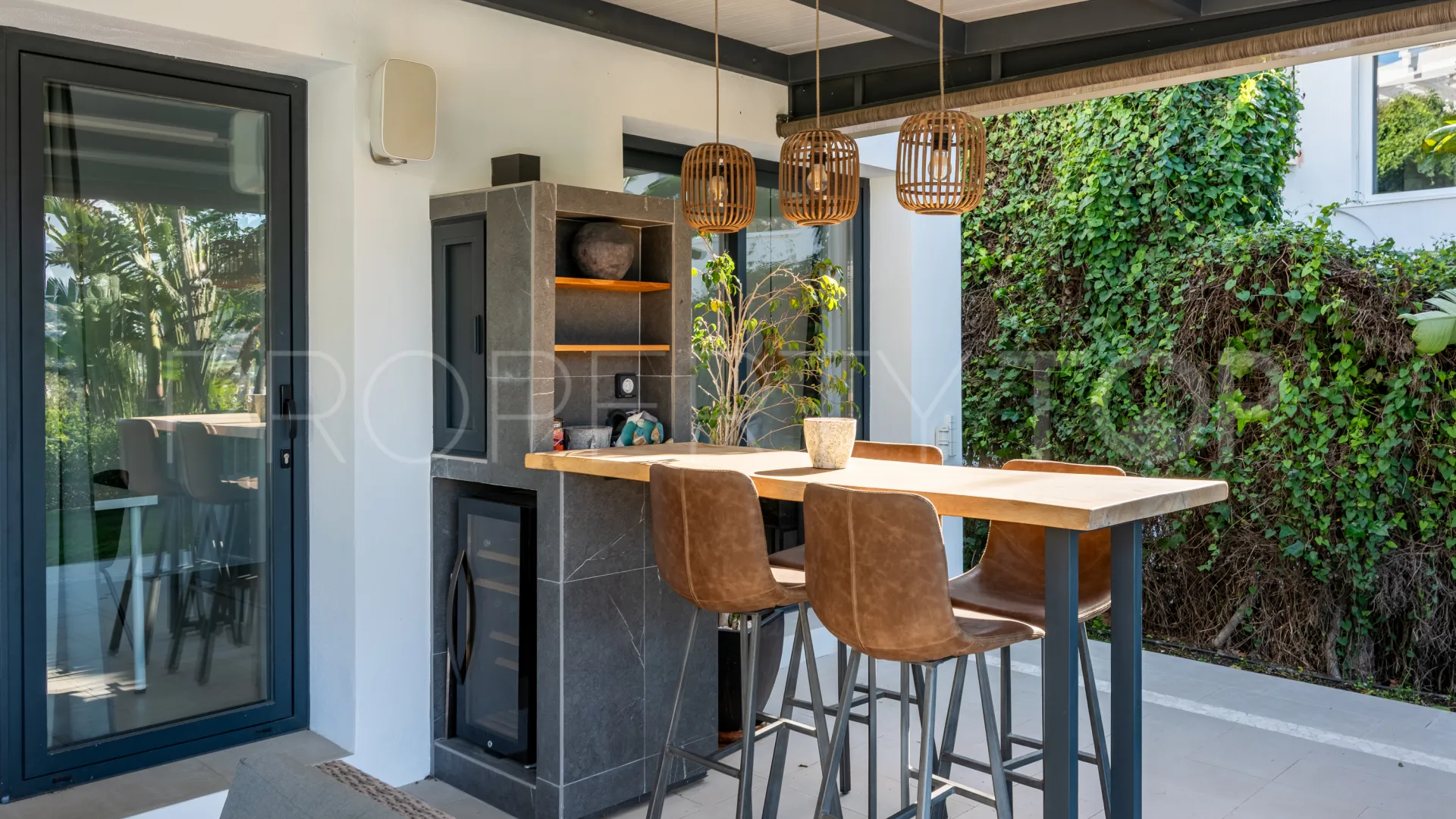 Buy Nueva Andalucia 4 bedrooms villa
