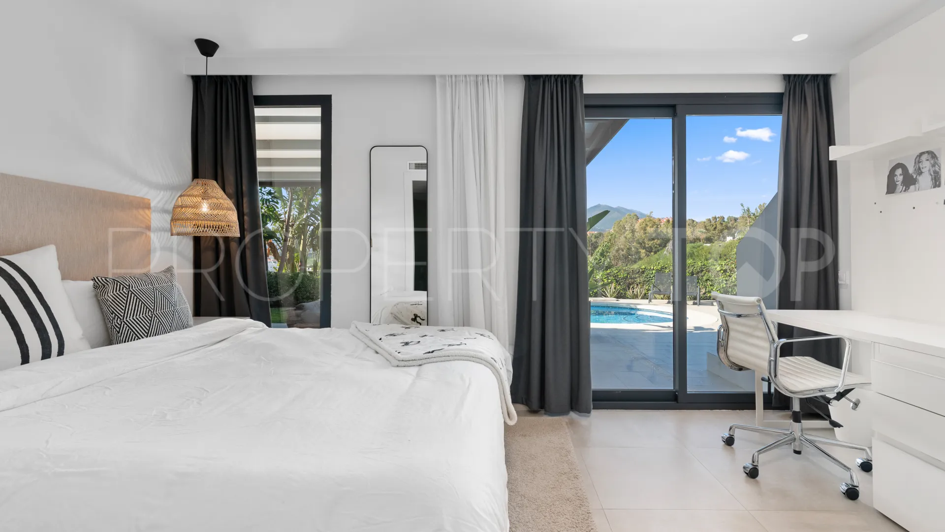 Buy Nueva Andalucia 4 bedrooms villa