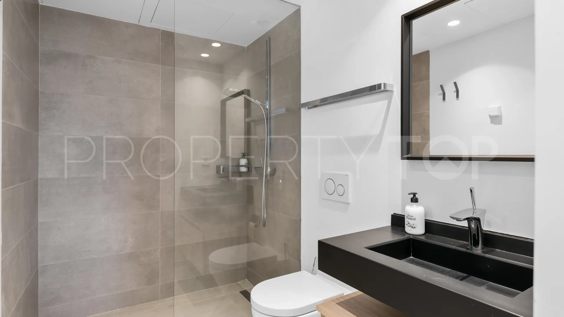 Buy Nueva Andalucia 4 bedrooms villa