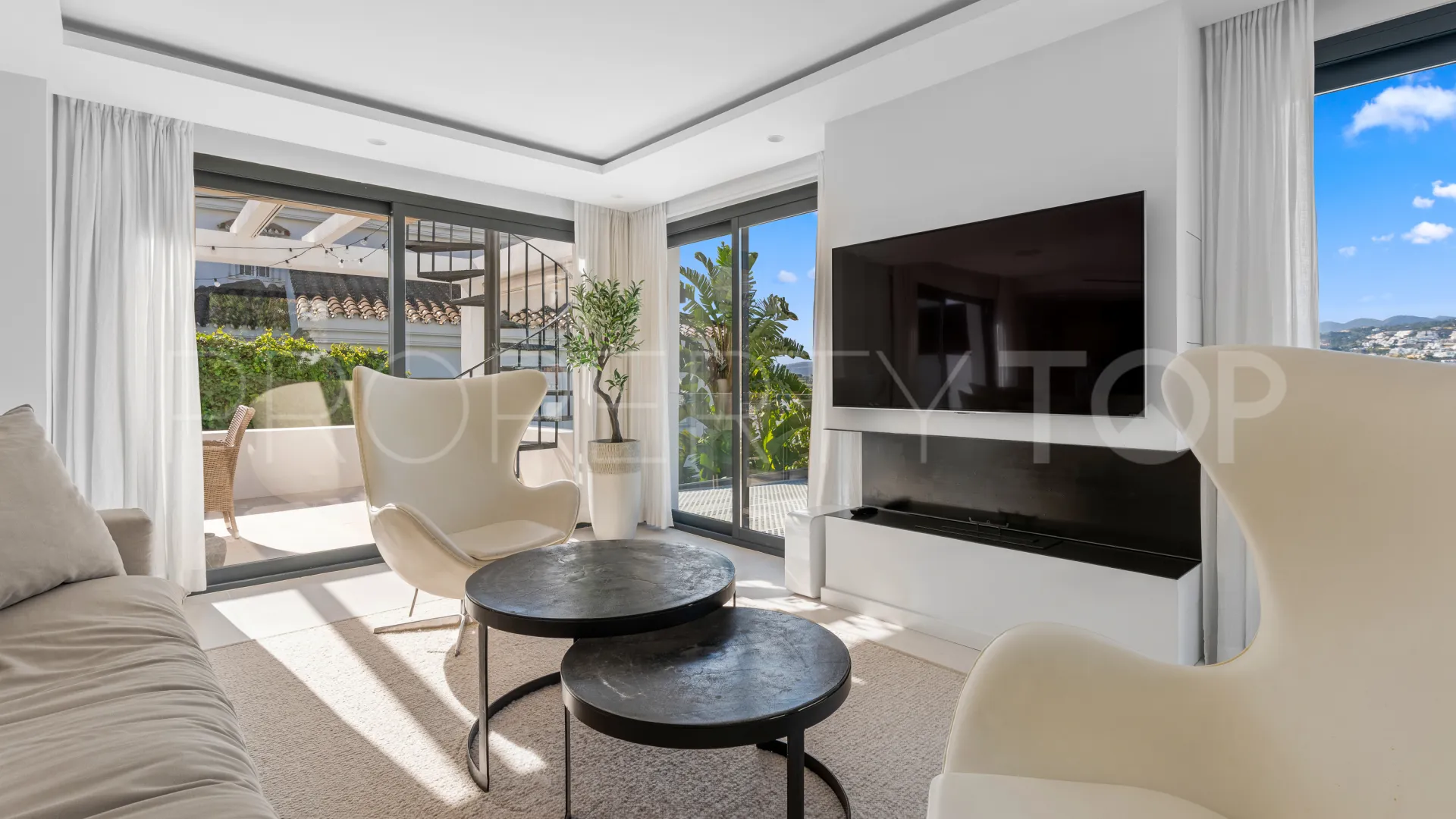 Buy Nueva Andalucia 4 bedrooms villa