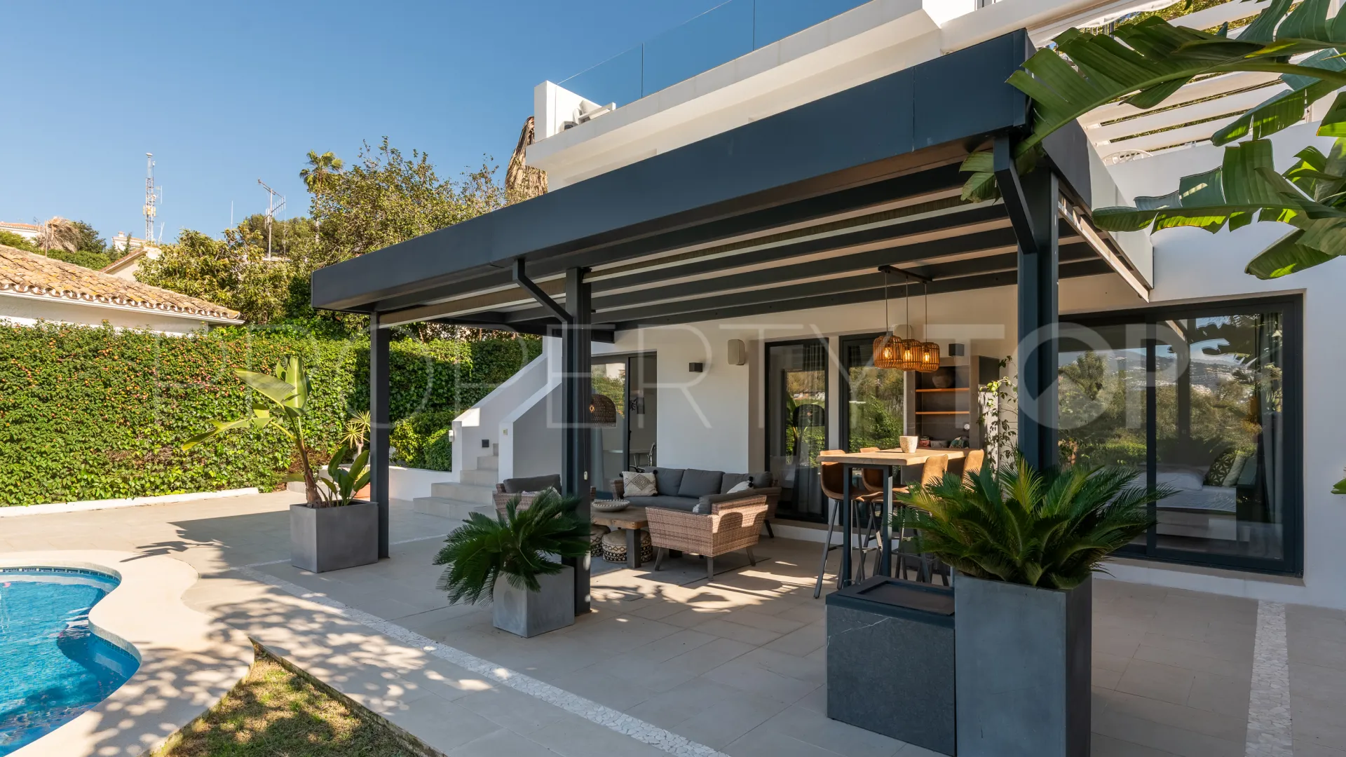Buy Nueva Andalucia 4 bedrooms villa