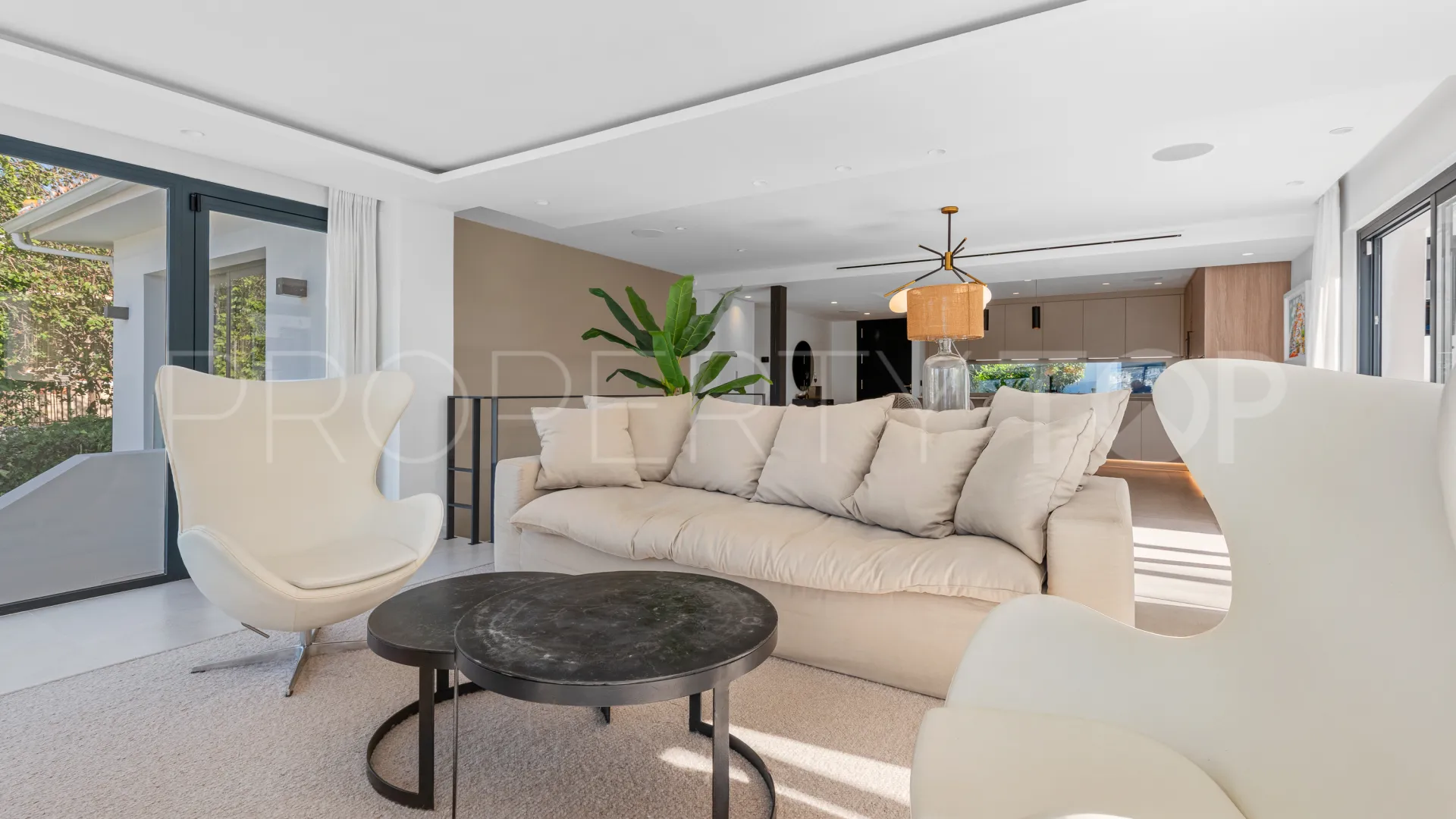 Buy Nueva Andalucia 4 bedrooms villa