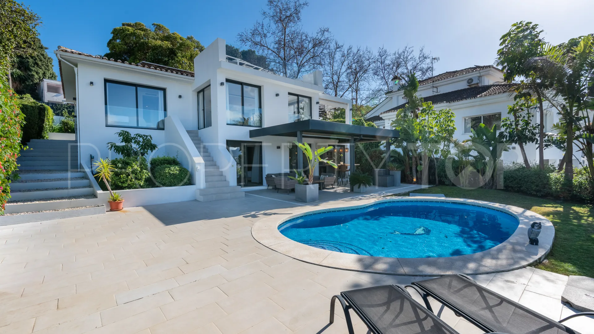 Buy Nueva Andalucia 4 bedrooms villa