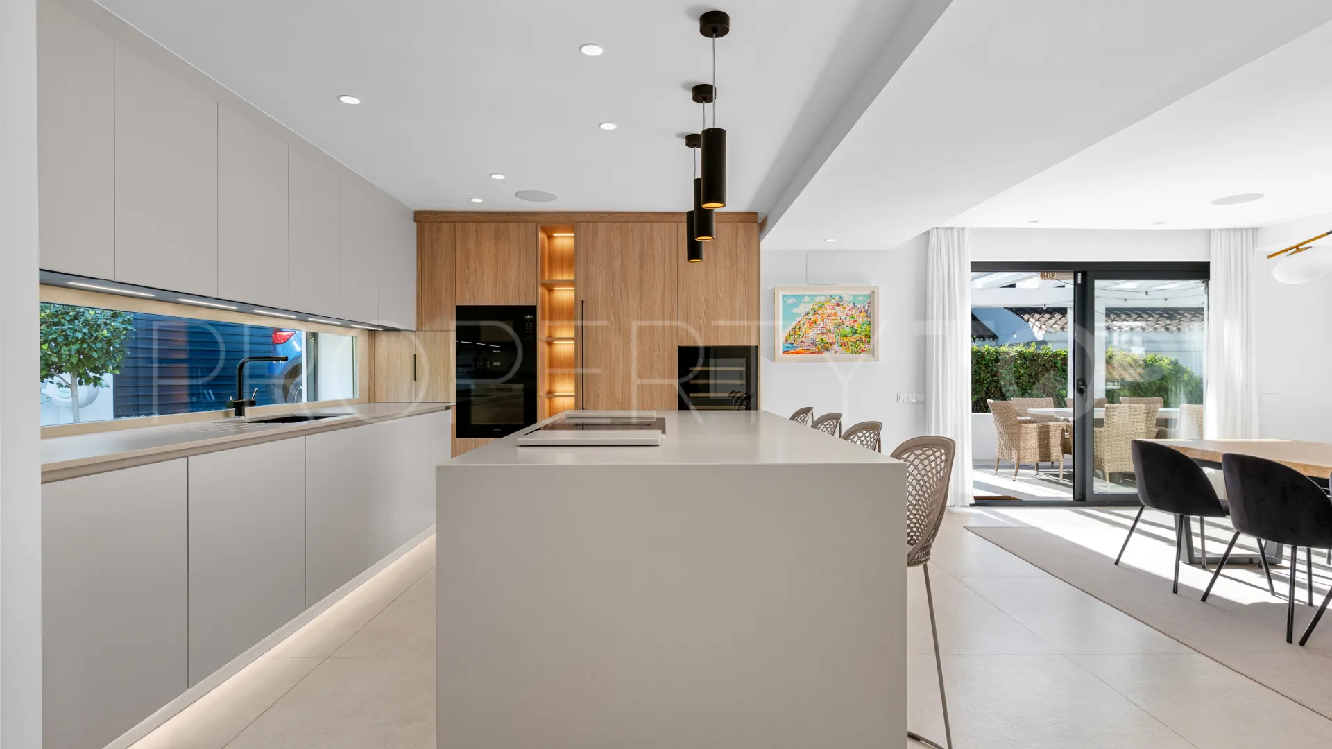 Buy Nueva Andalucia 4 bedrooms villa