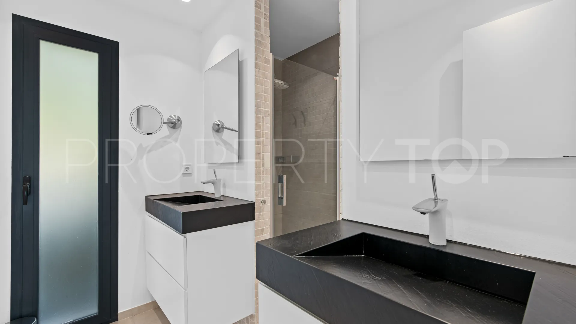 Buy Nueva Andalucia 4 bedrooms villa