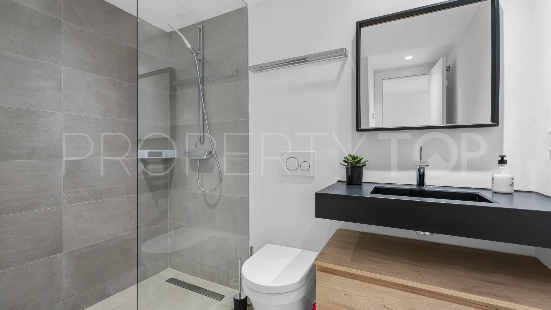 Buy Nueva Andalucia 4 bedrooms villa