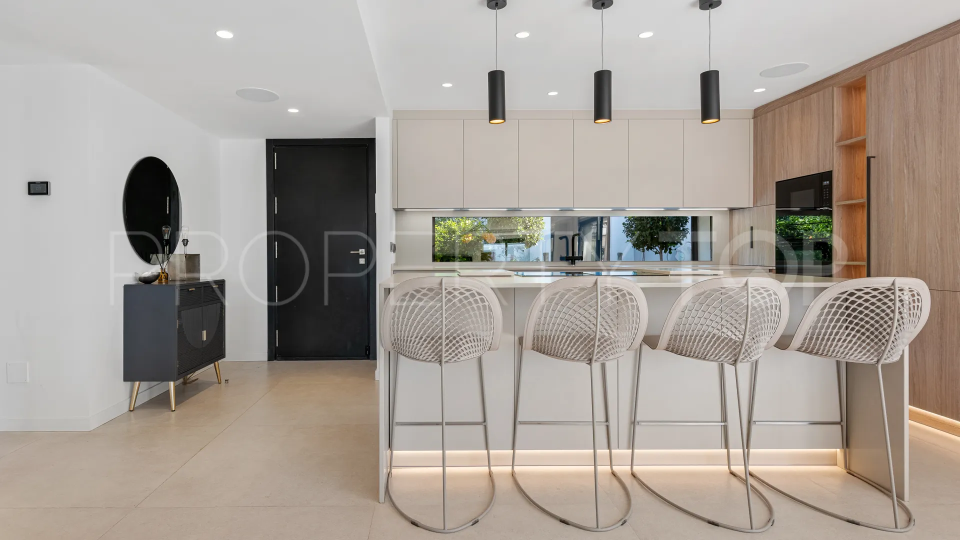 Buy Nueva Andalucia 4 bedrooms villa