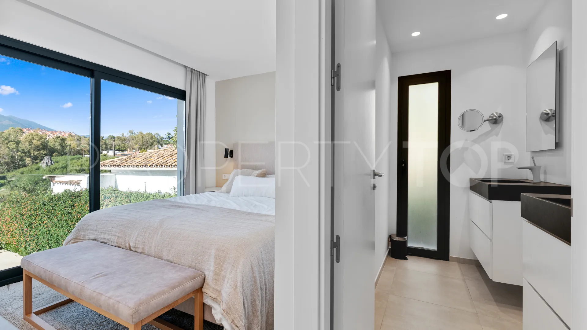 Buy Nueva Andalucia 4 bedrooms villa