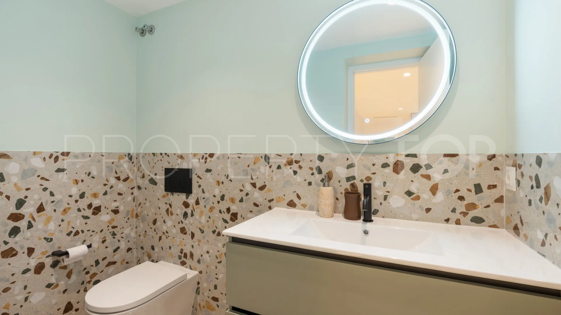 Apartment in Kings Hills for sale