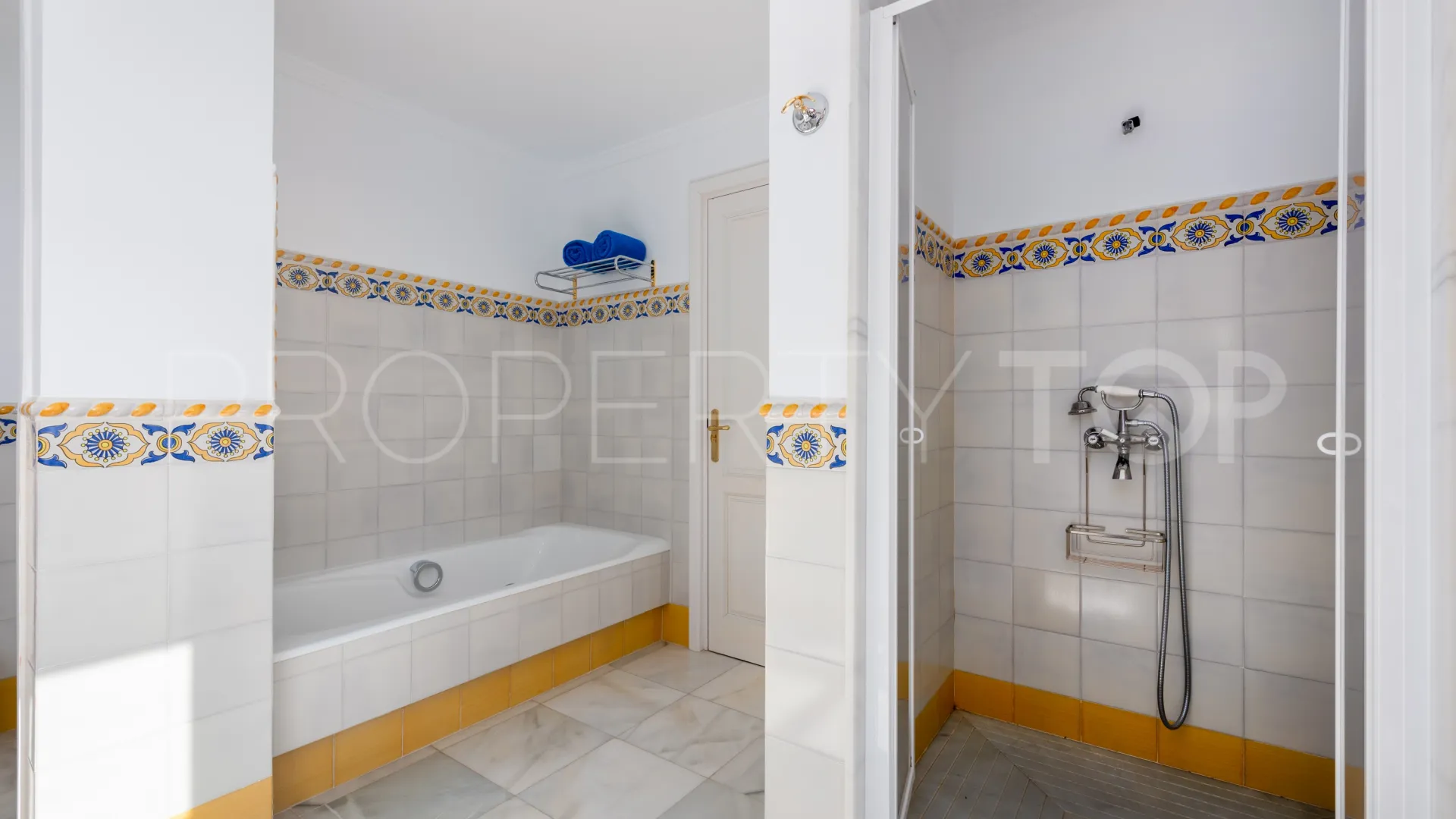 Comprar villa en El Madroñal con 7 dormitorios