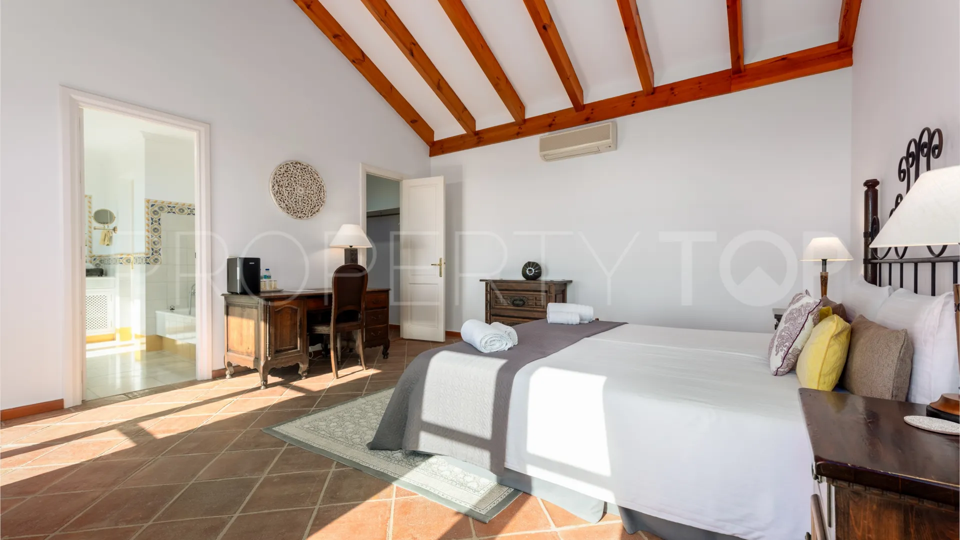 Comprar villa en El Madroñal con 7 dormitorios