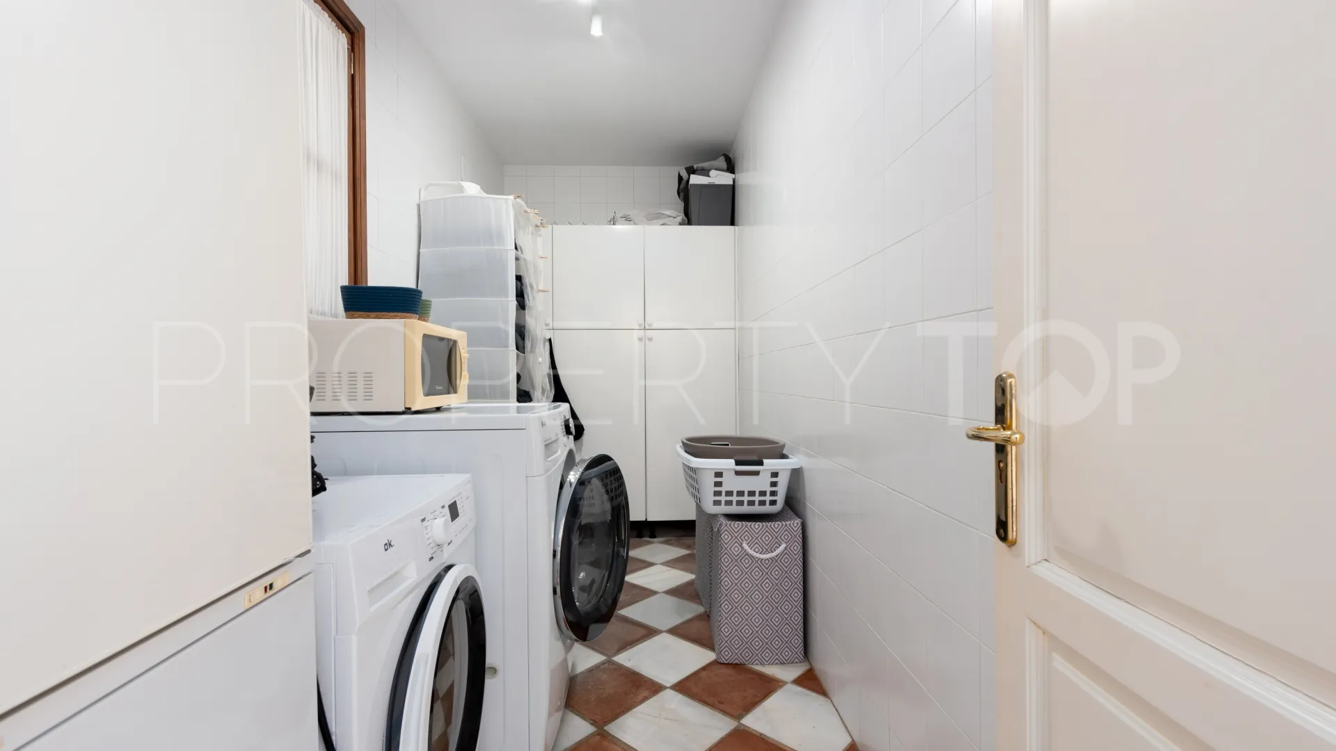 Comprar villa en El Madroñal con 7 dormitorios