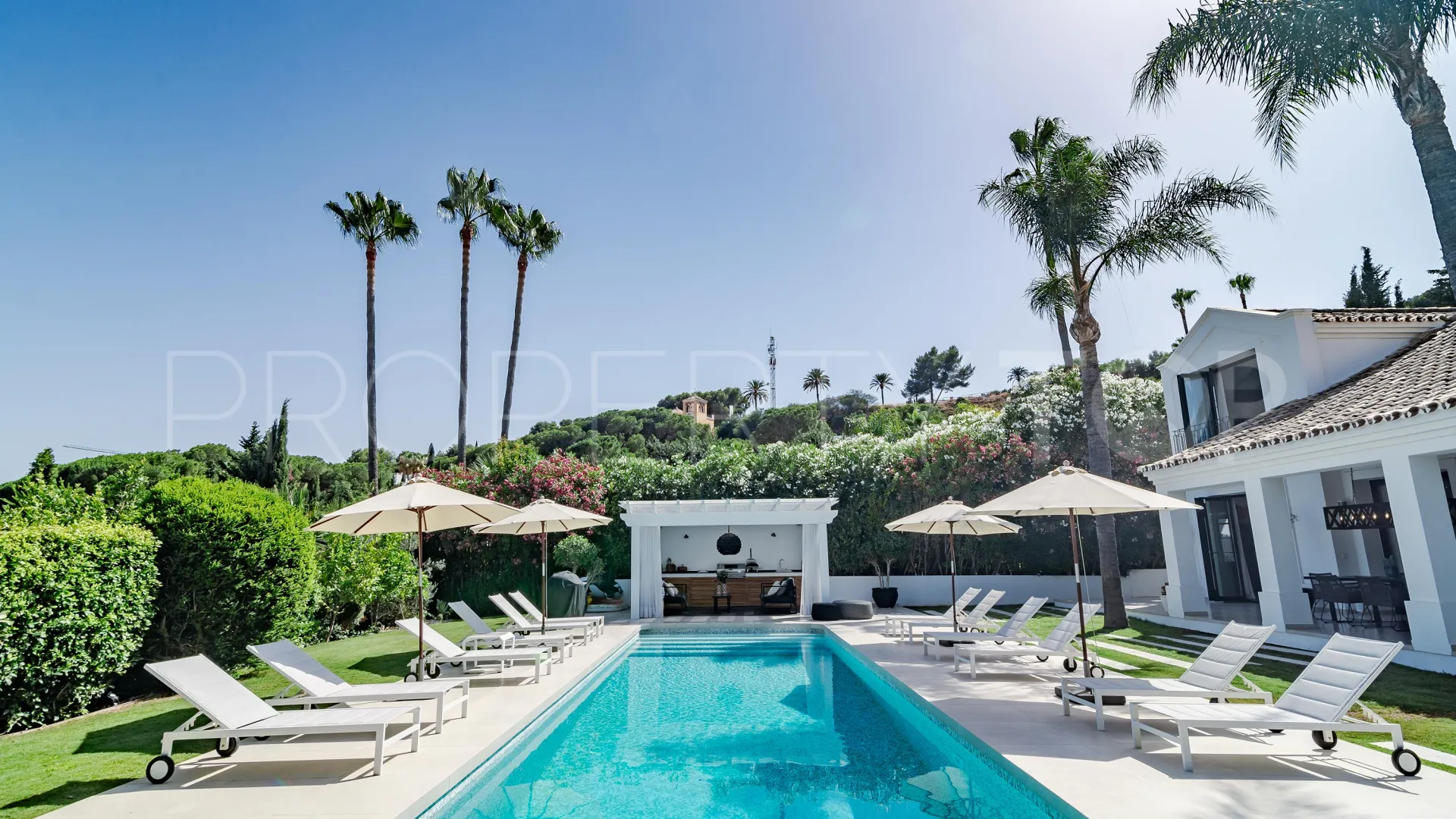 Villa for sale in Nueva Andalucia