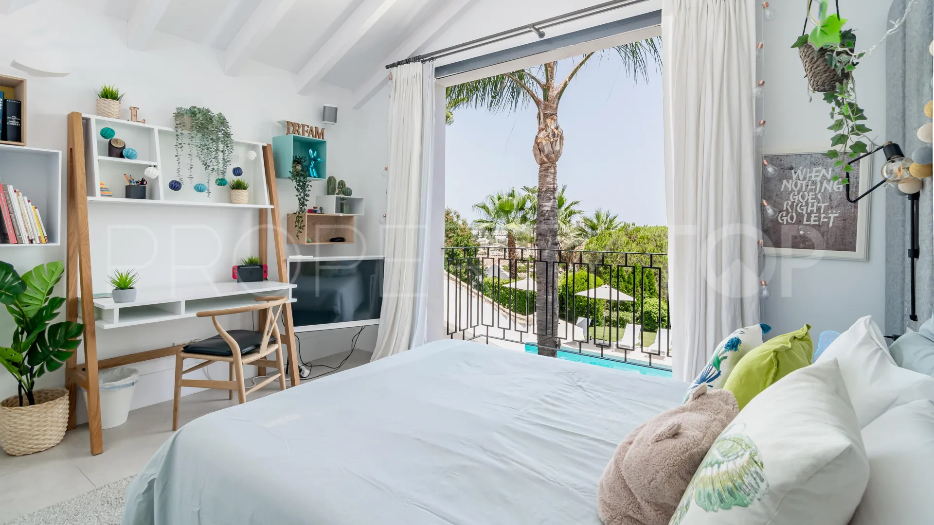 Villa for sale in Nueva Andalucia