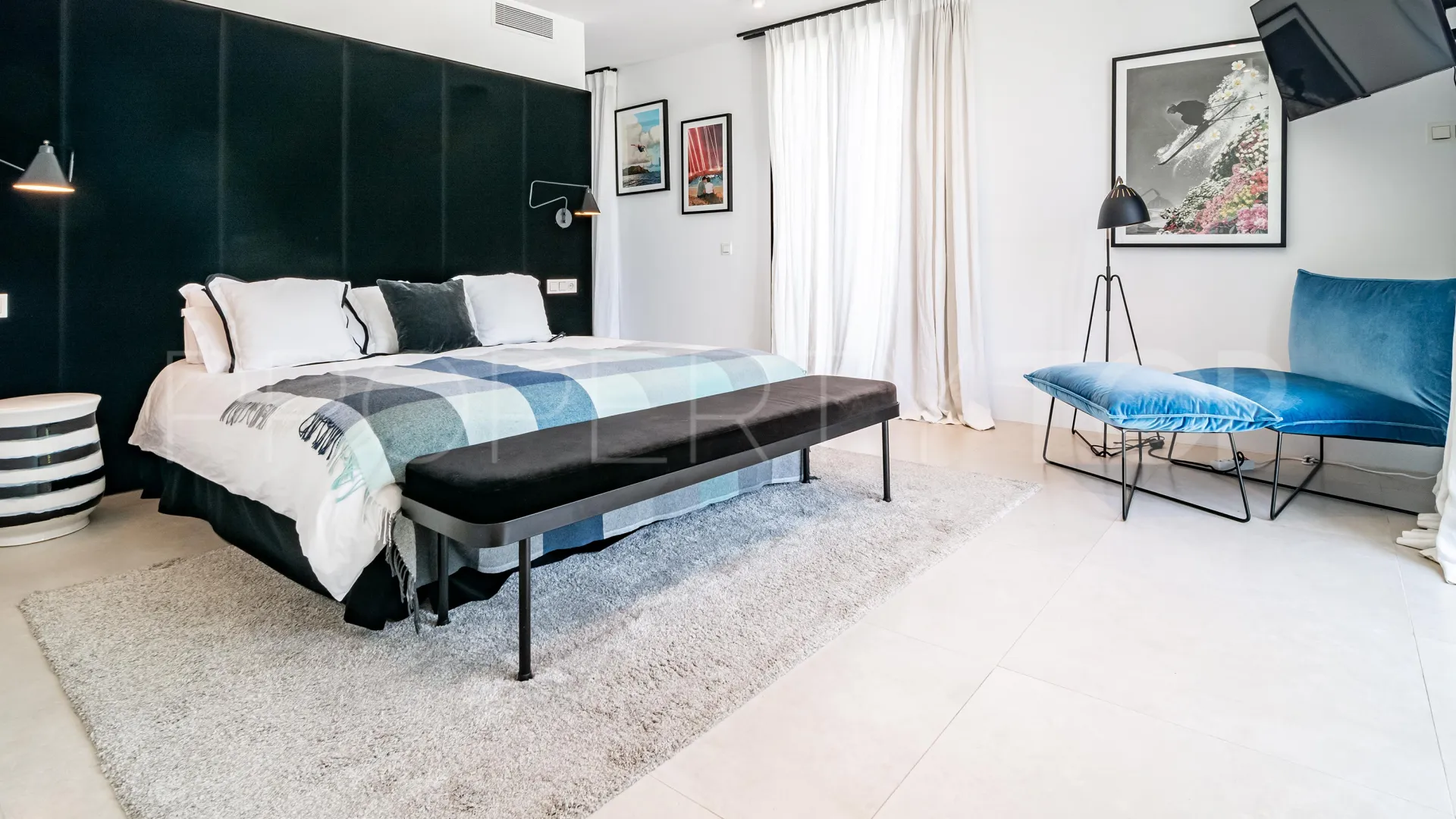 Villa for sale in Nueva Andalucia