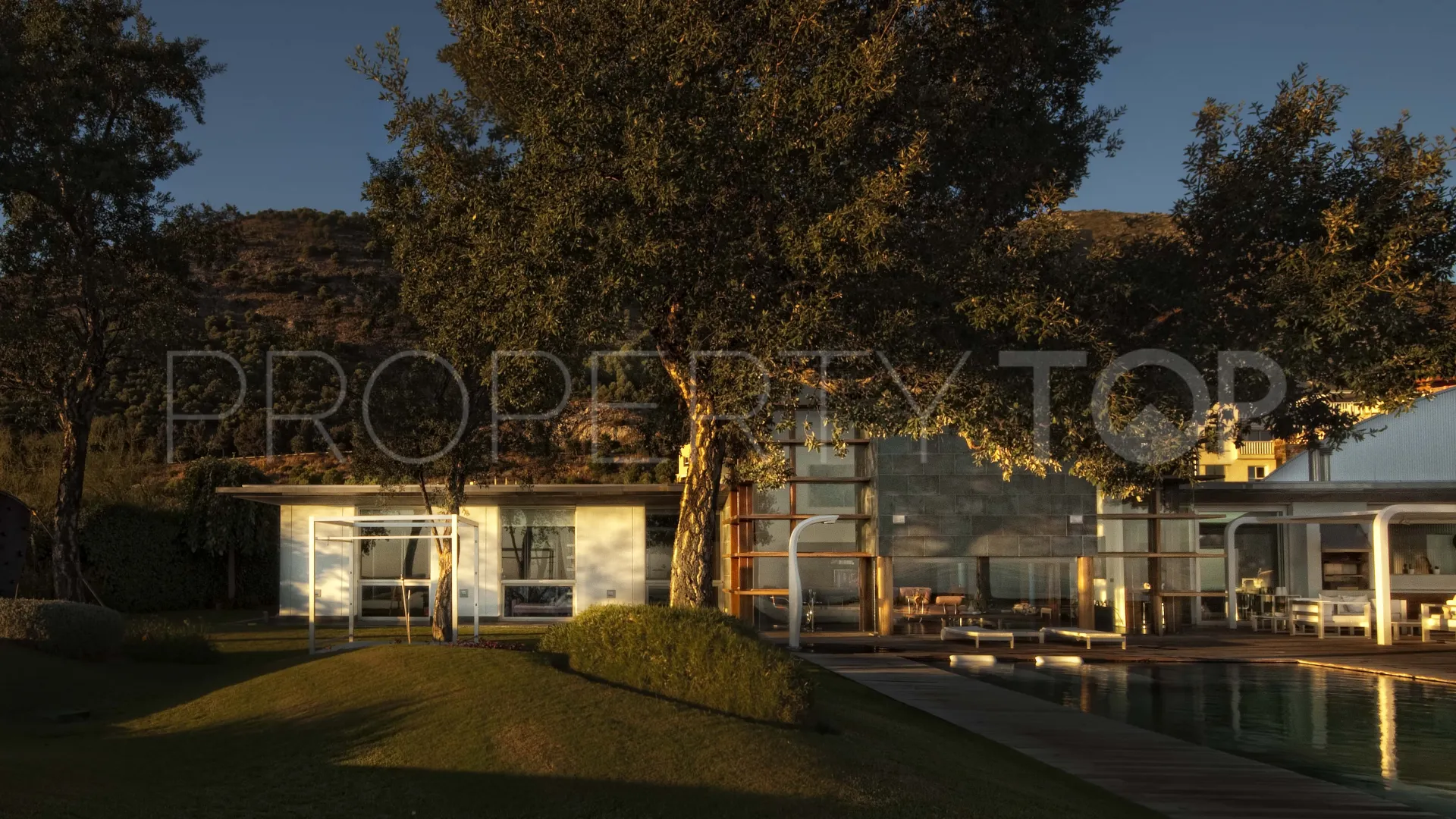 Comprar villa en Benalmadena con 5 dormitorios