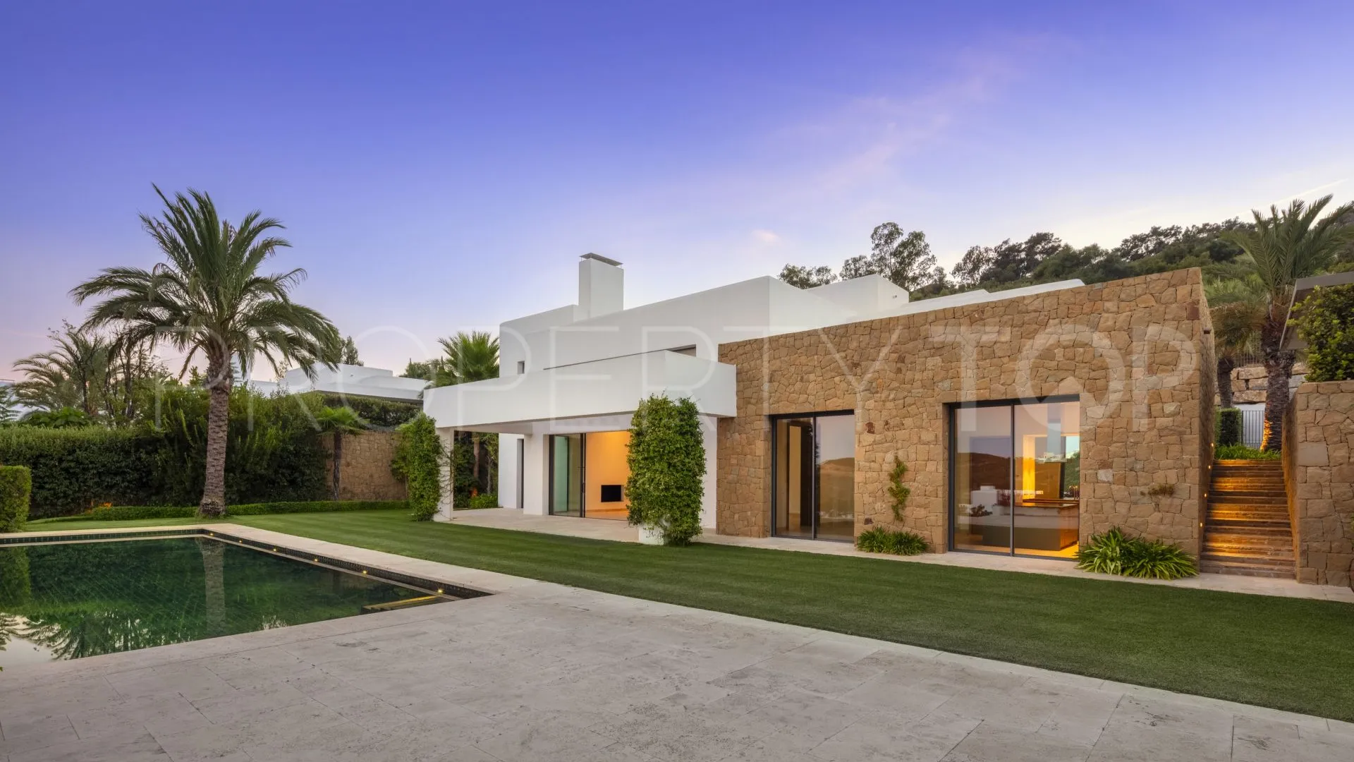 Villa for sale in Casares Golf