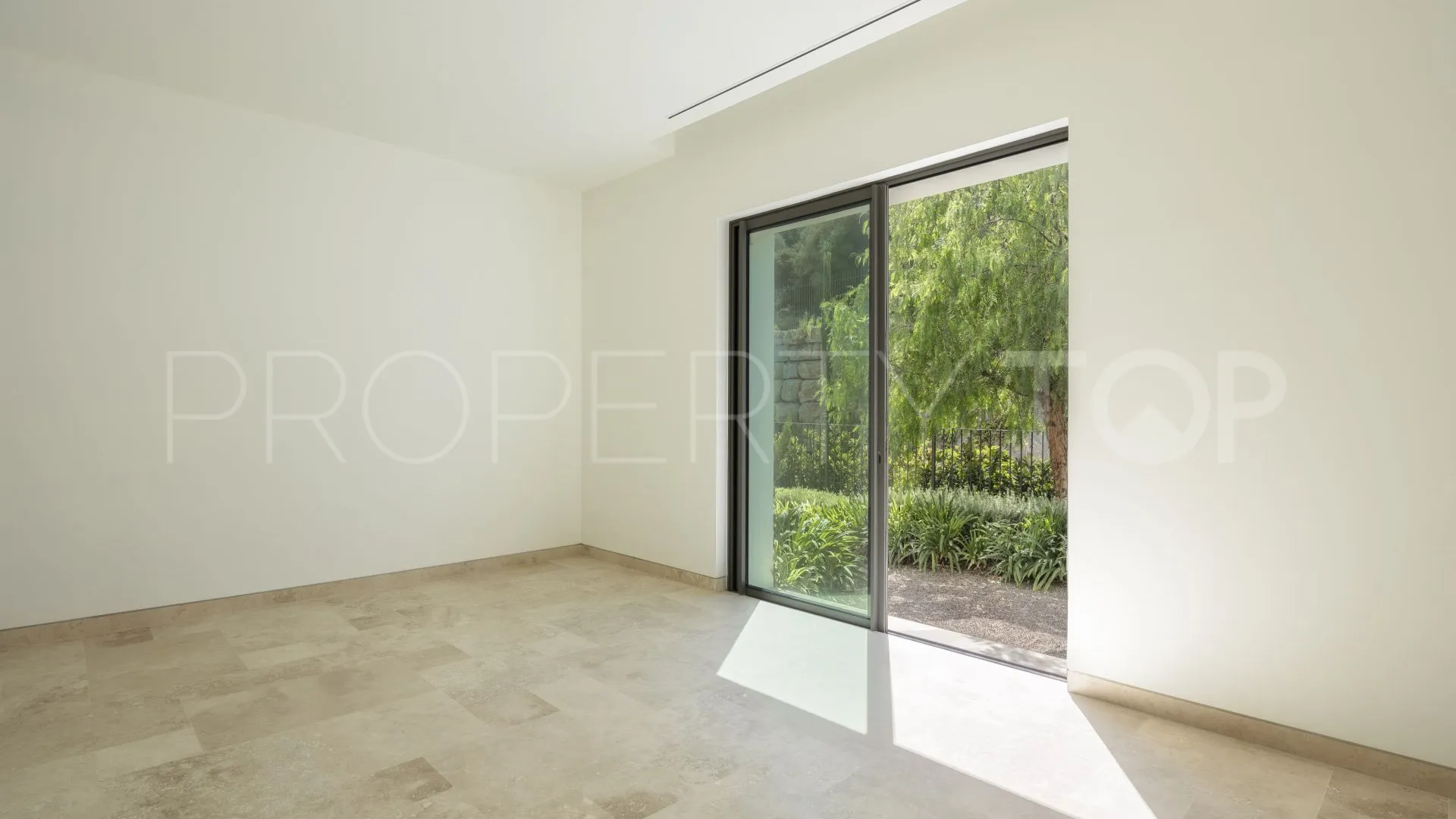 Villa for sale in Casares Golf