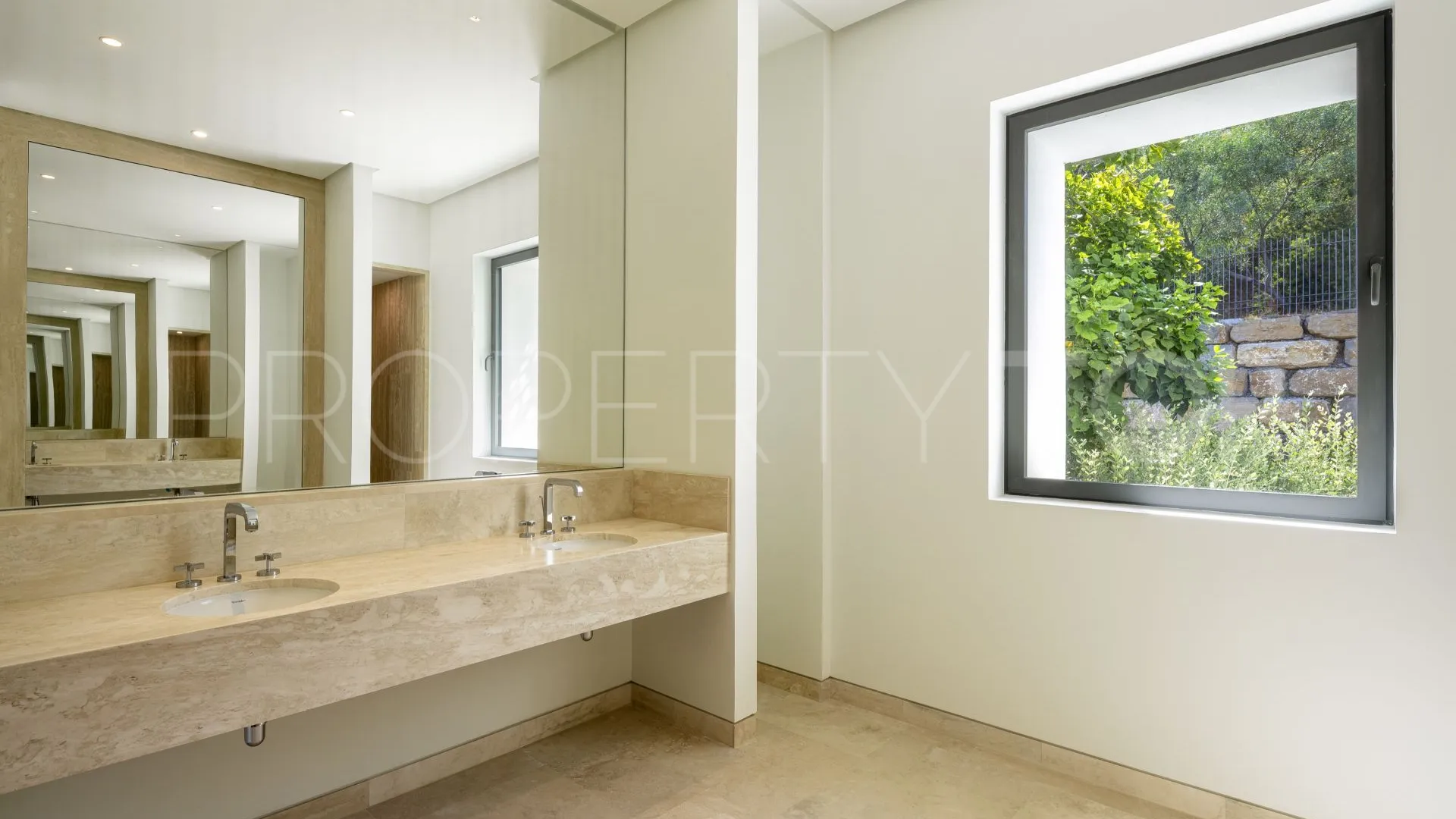 Villa for sale in Casares Golf