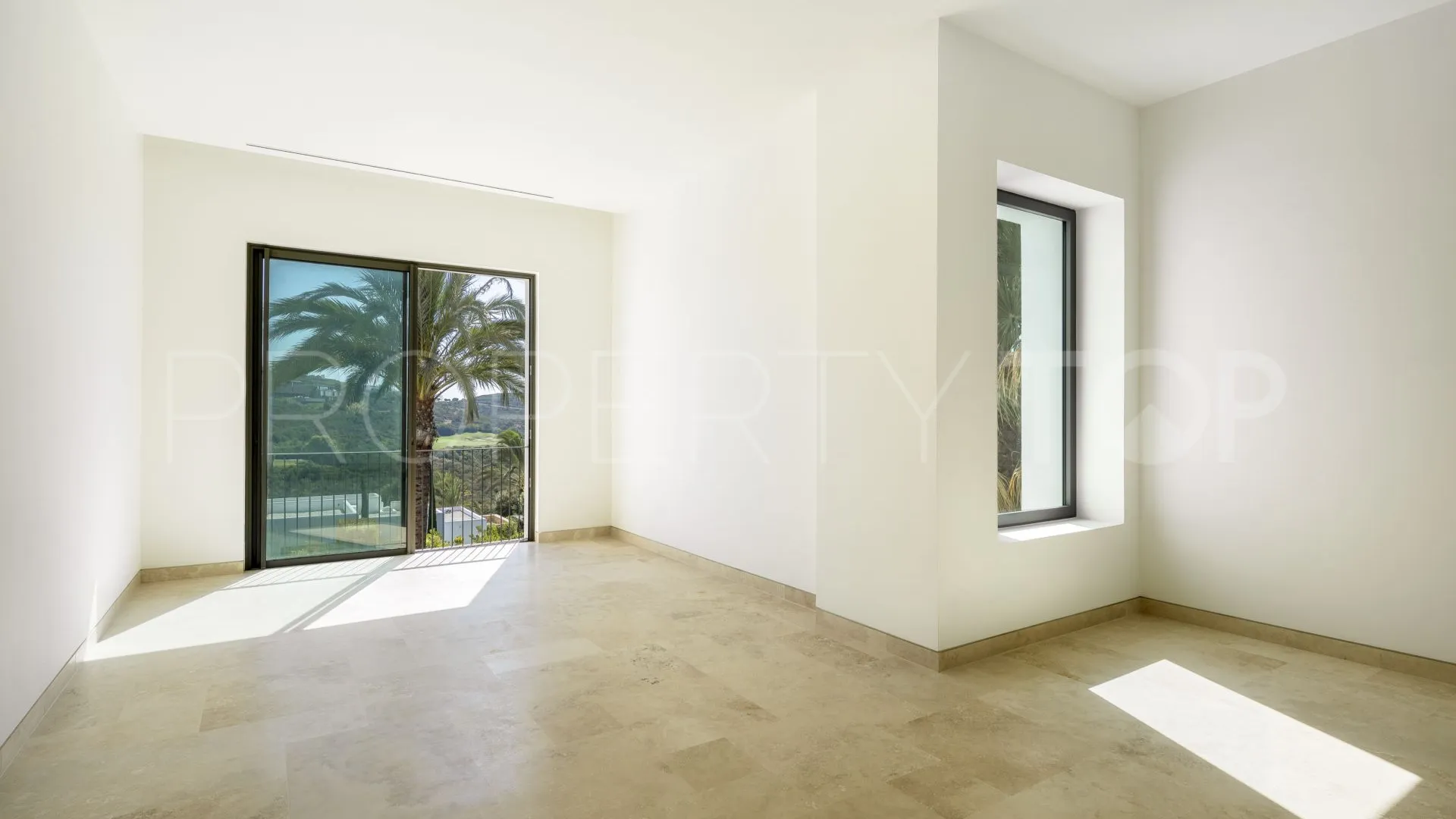 Villa for sale in Casares Golf