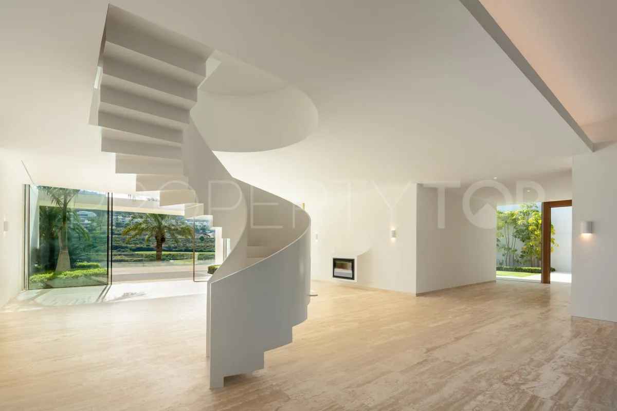 Villa for sale in Casares Golf