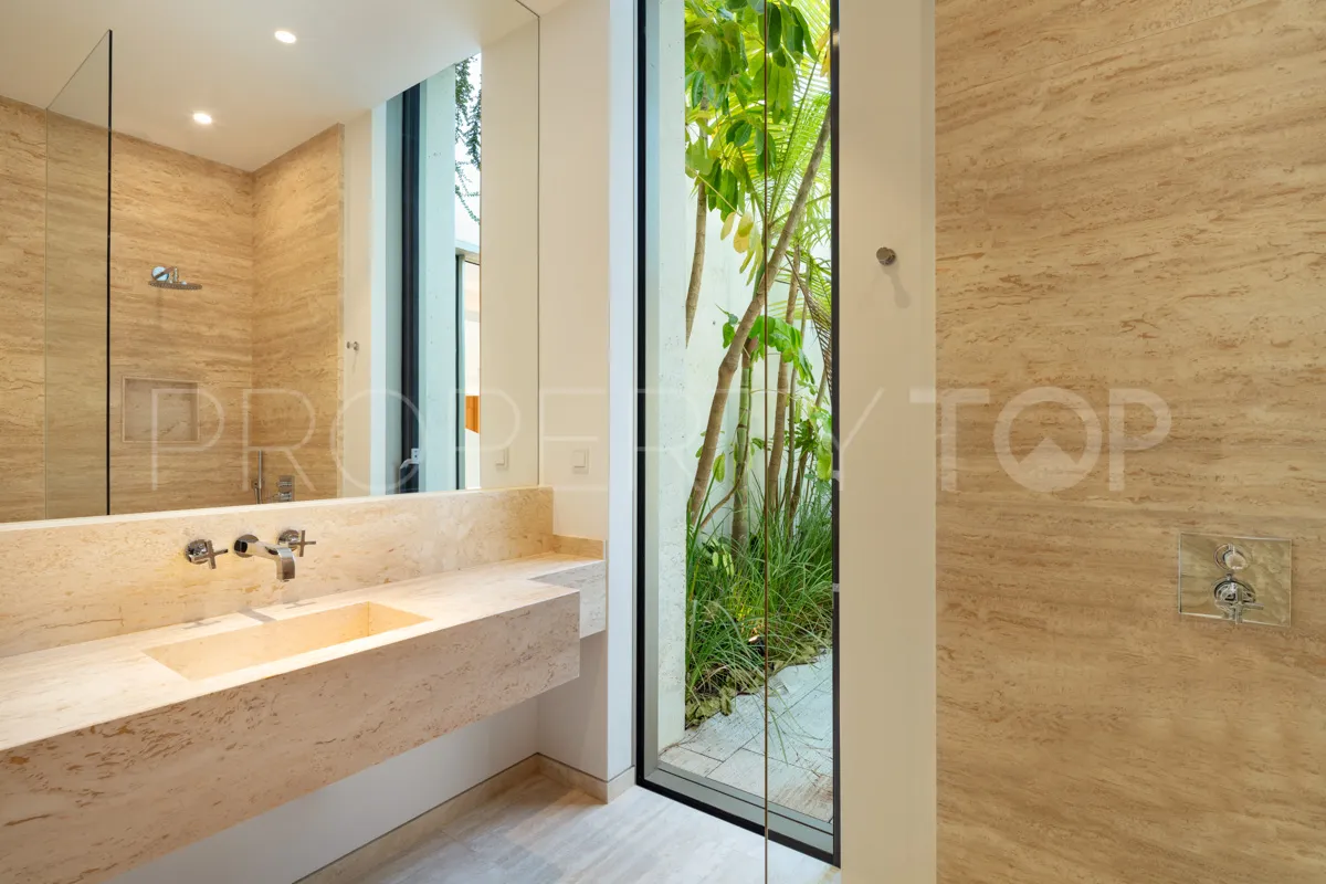 Villa for sale in Casares Golf
