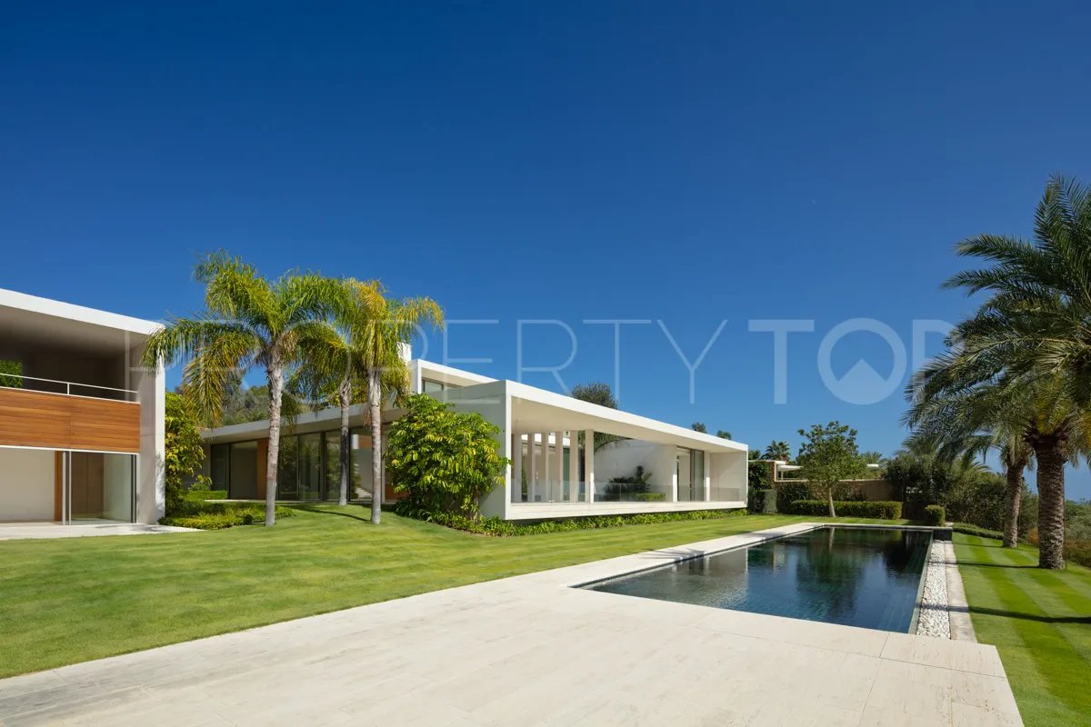 Villa for sale in Casares Golf