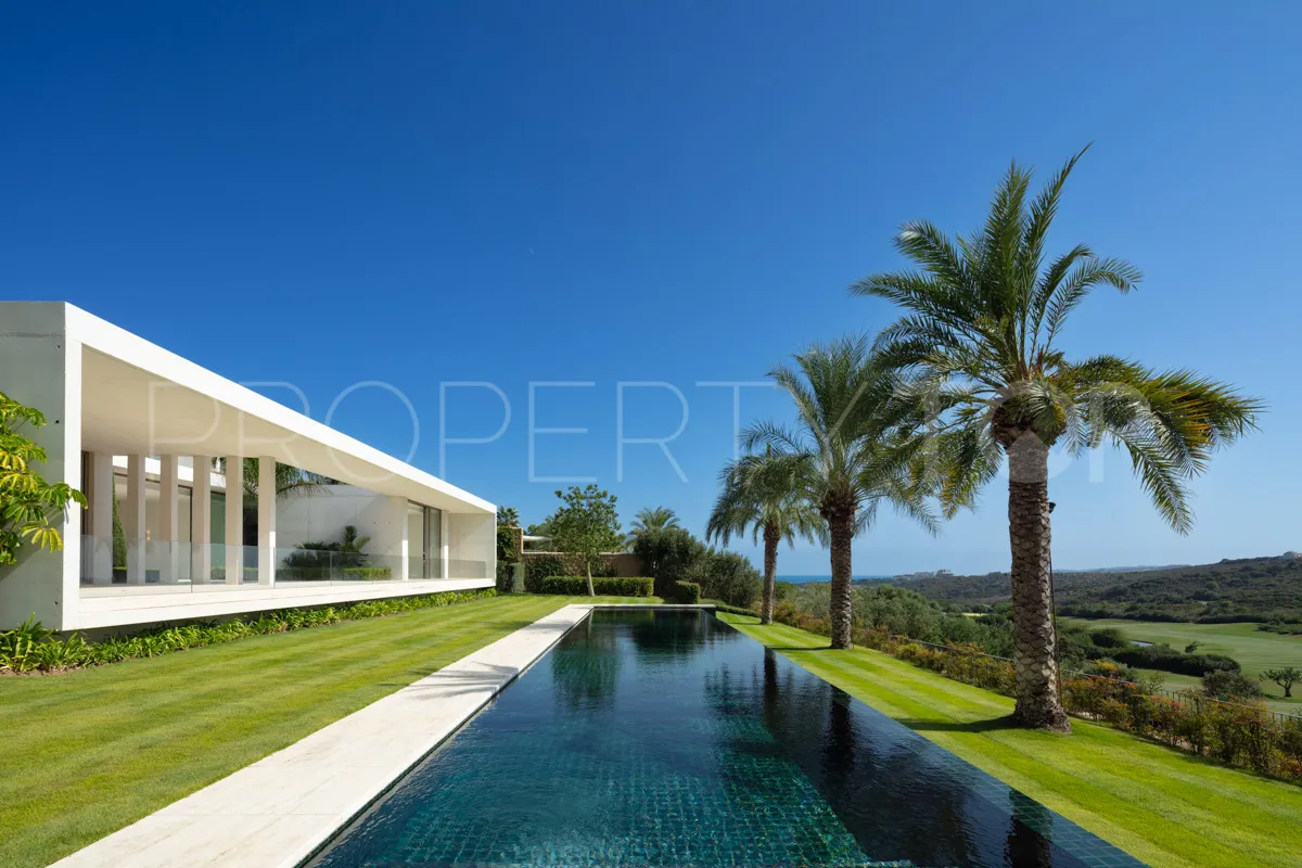 Villa for sale in Casares Golf
