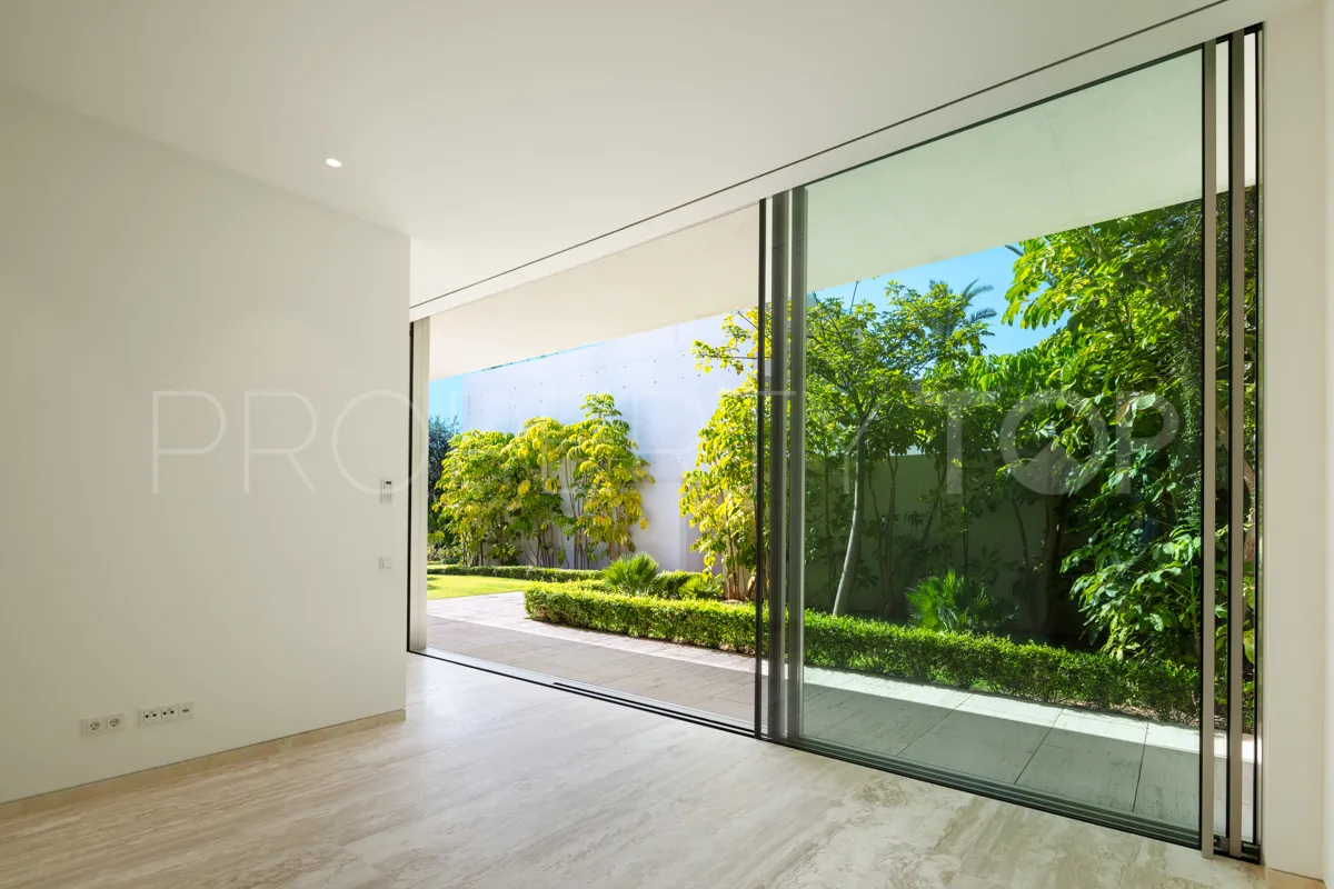 Villa for sale in Casares Golf