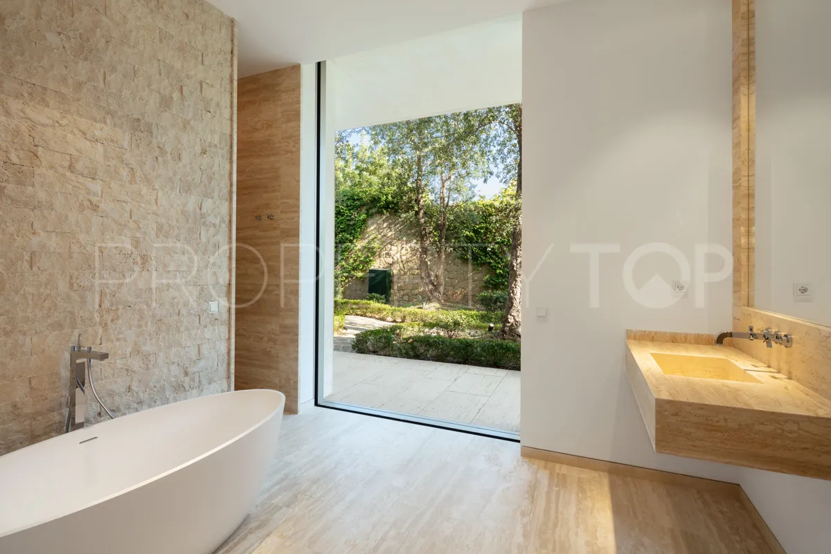 Villa for sale in Casares Golf