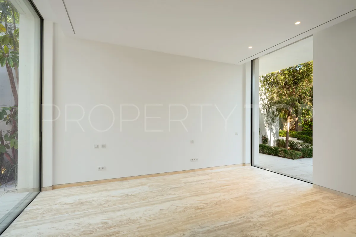 Villa for sale in Casares Golf