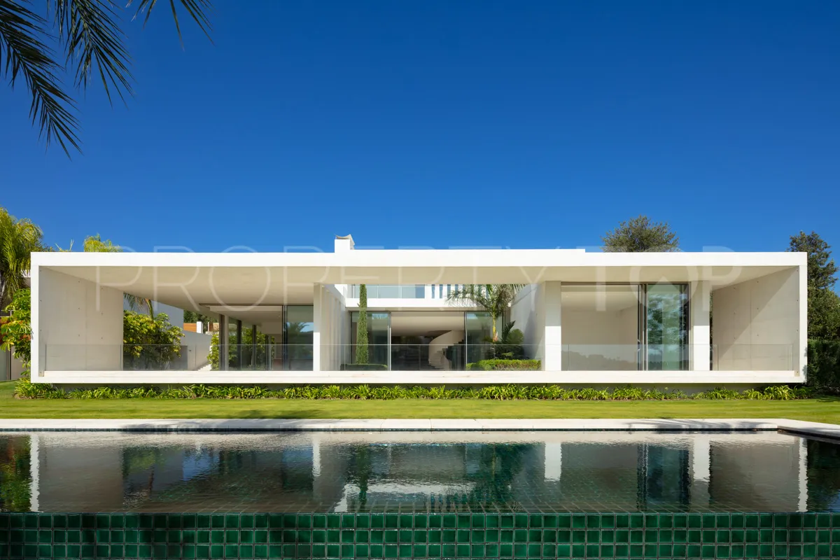 Villa for sale in Casares Golf