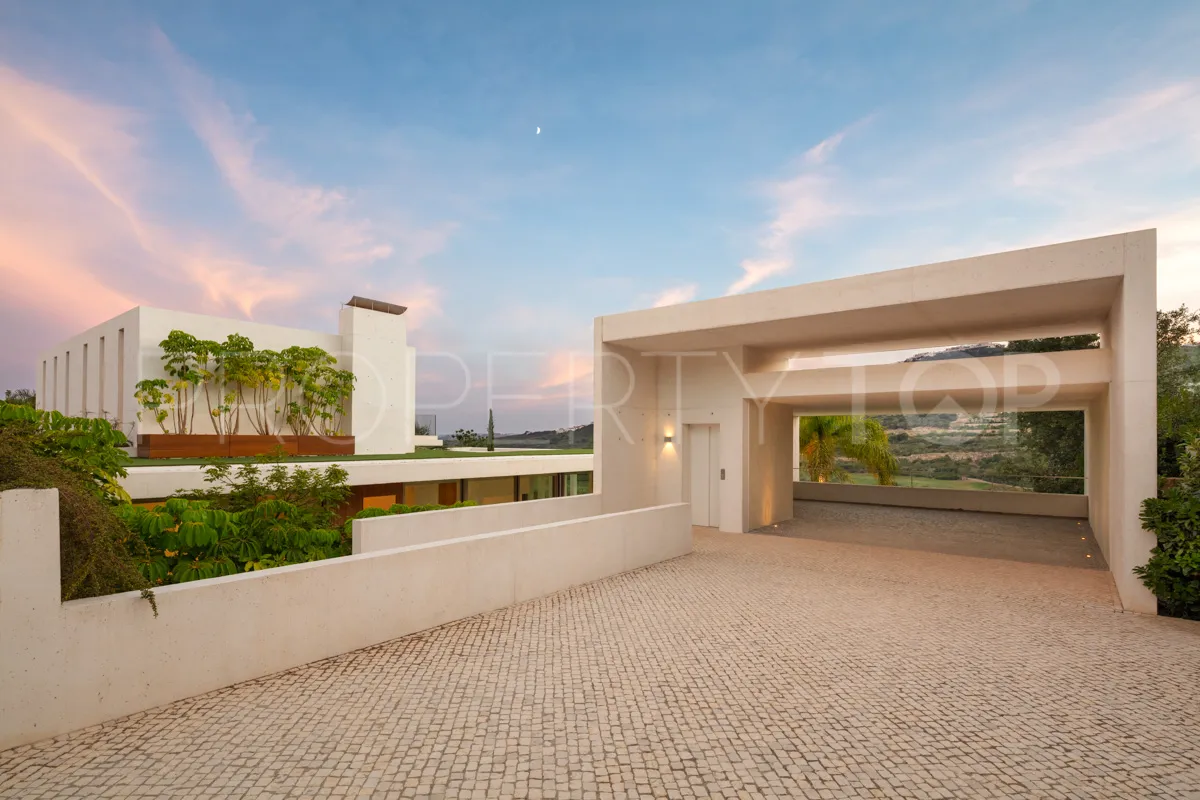 Villa for sale in Casares Golf