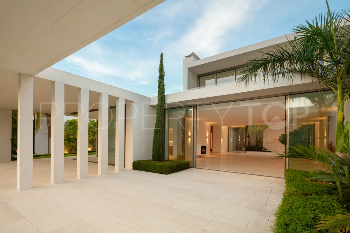 Villa for sale in Casares Golf