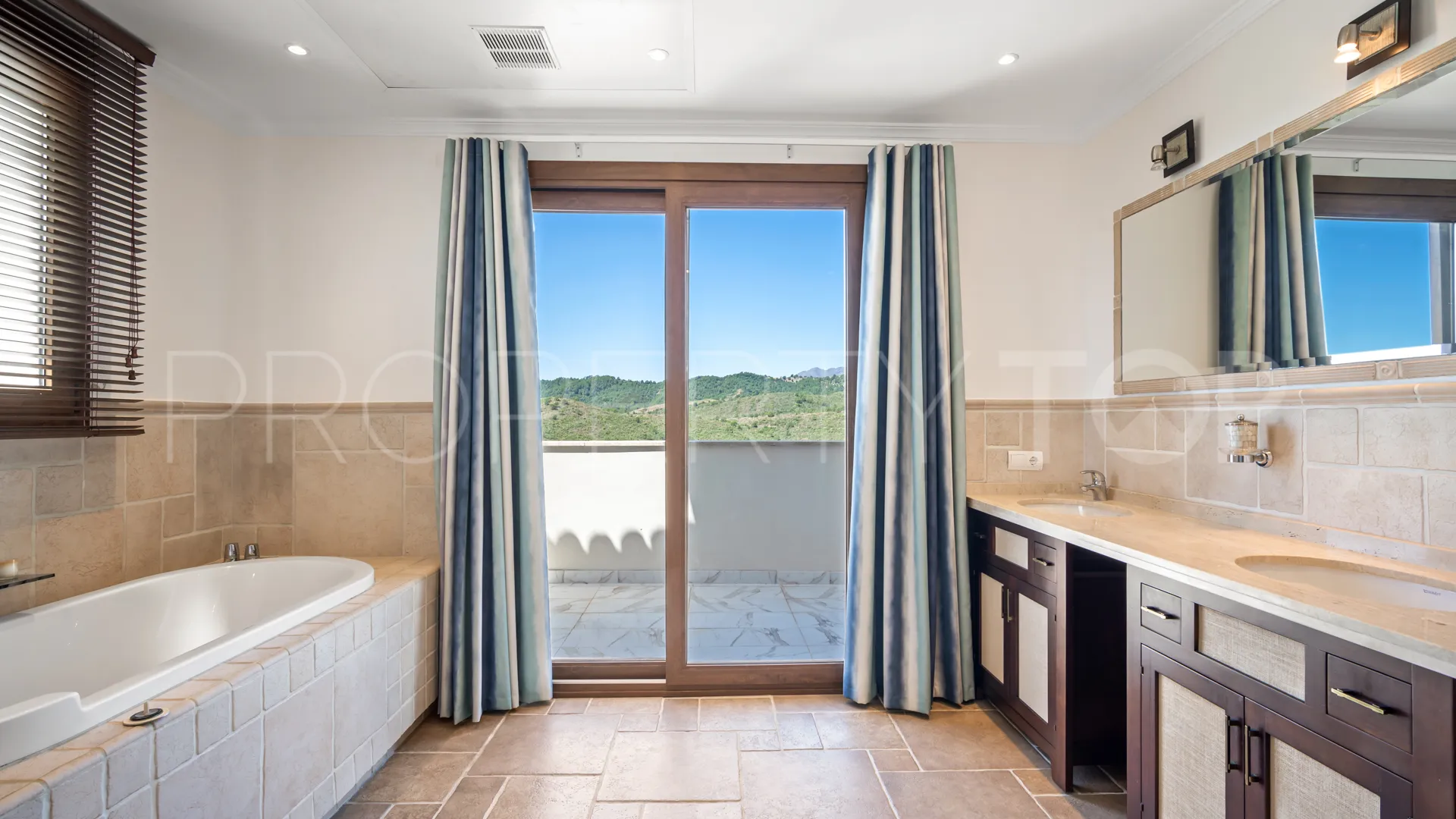 Villa en venta con 6 dormitorios en Monte Mayor