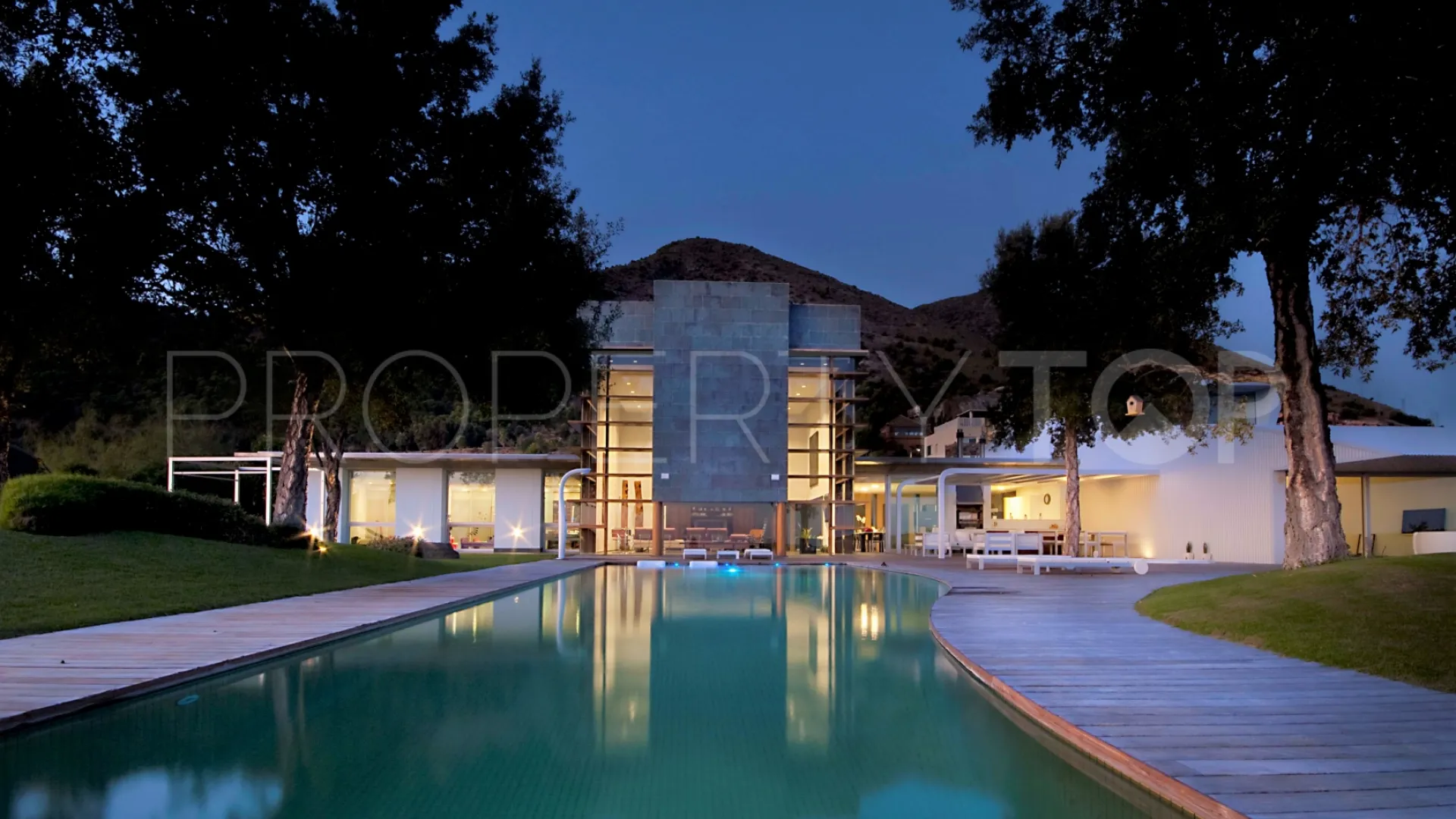 Villa en venta en Benalmadena