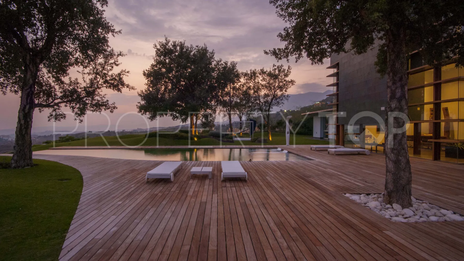 Villa en venta en Benalmadena