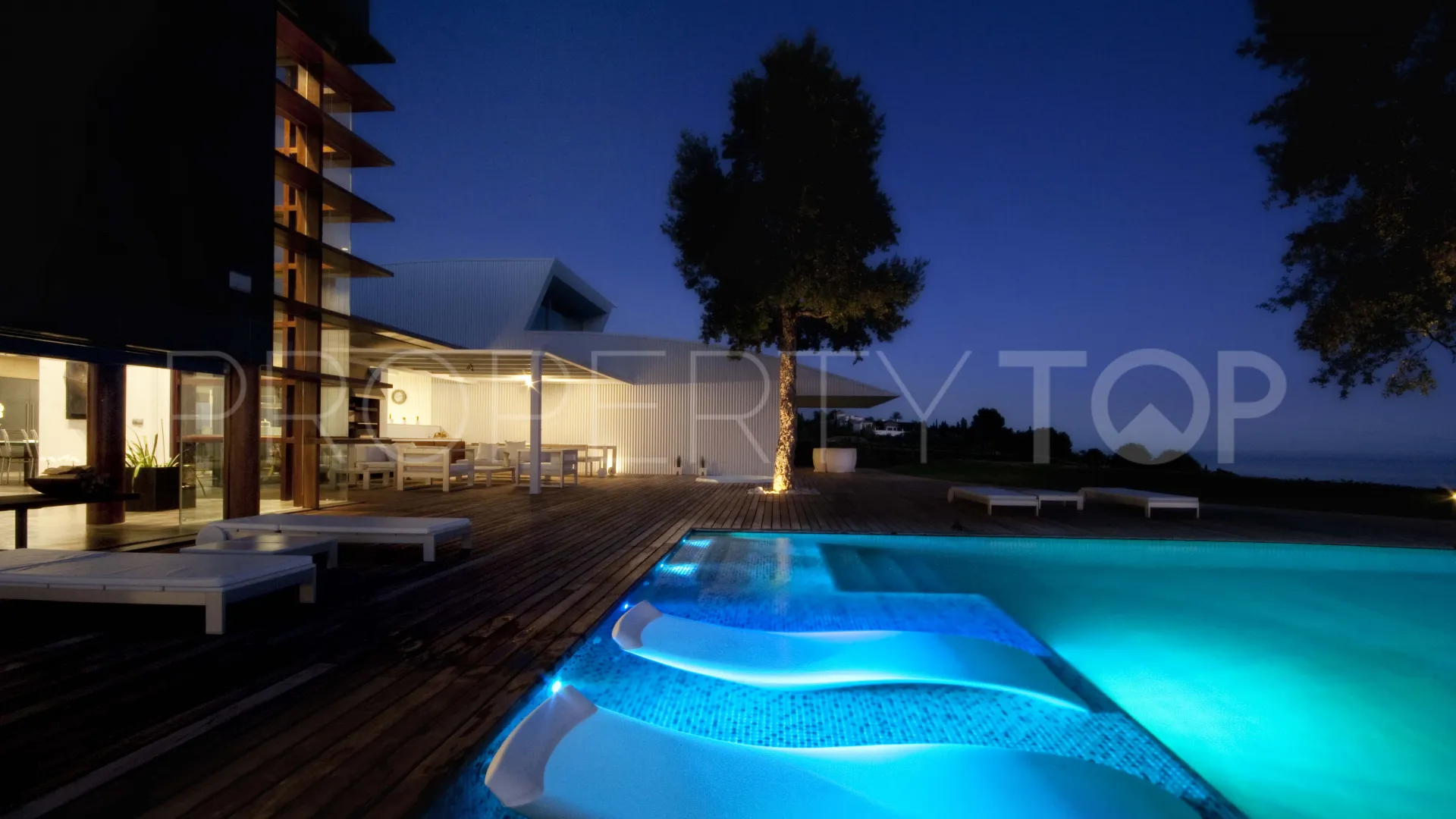 Villa en venta en Benalmadena