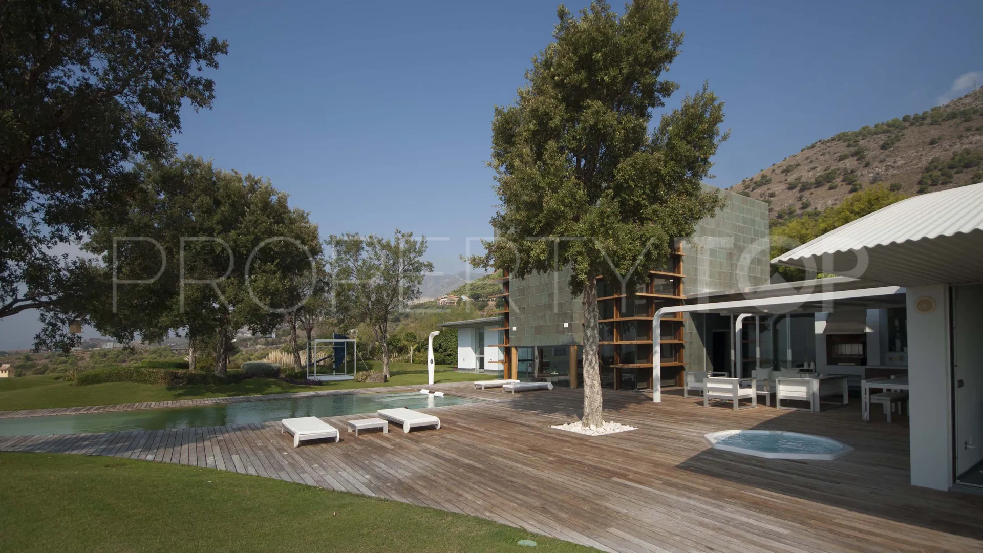 Villa en venta en Benalmadena