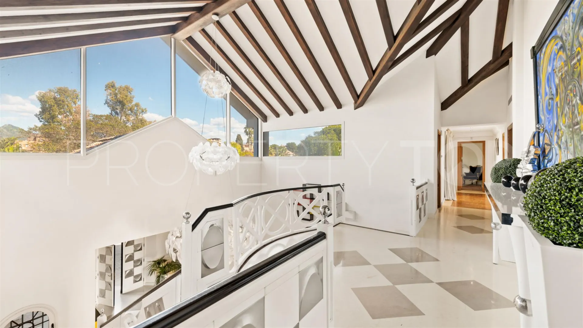 Se vende villa en El Paraiso con 8 dormitorios