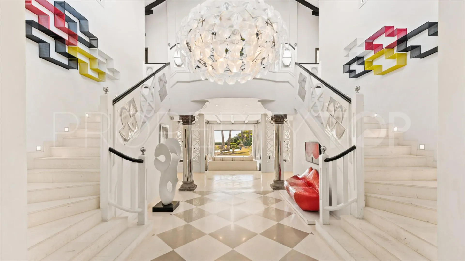 Se vende villa en El Paraiso con 8 dormitorios