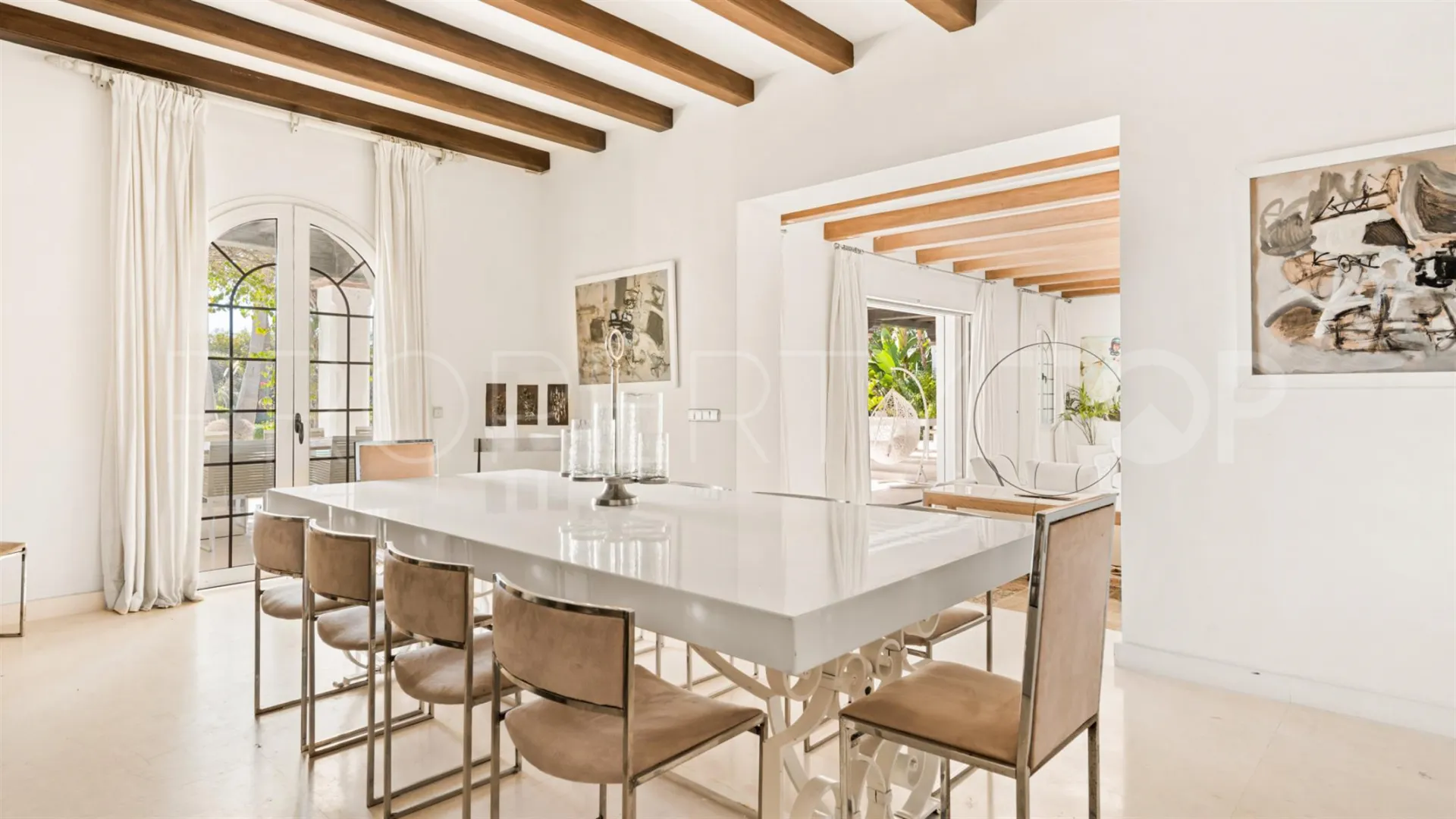 Se vende villa en El Paraiso con 8 dormitorios