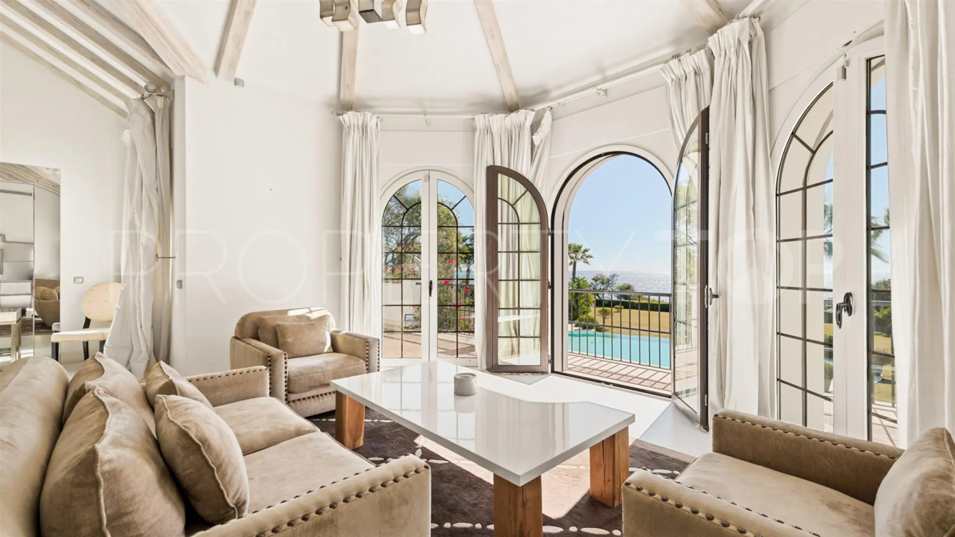 Se vende villa en El Paraiso con 8 dormitorios