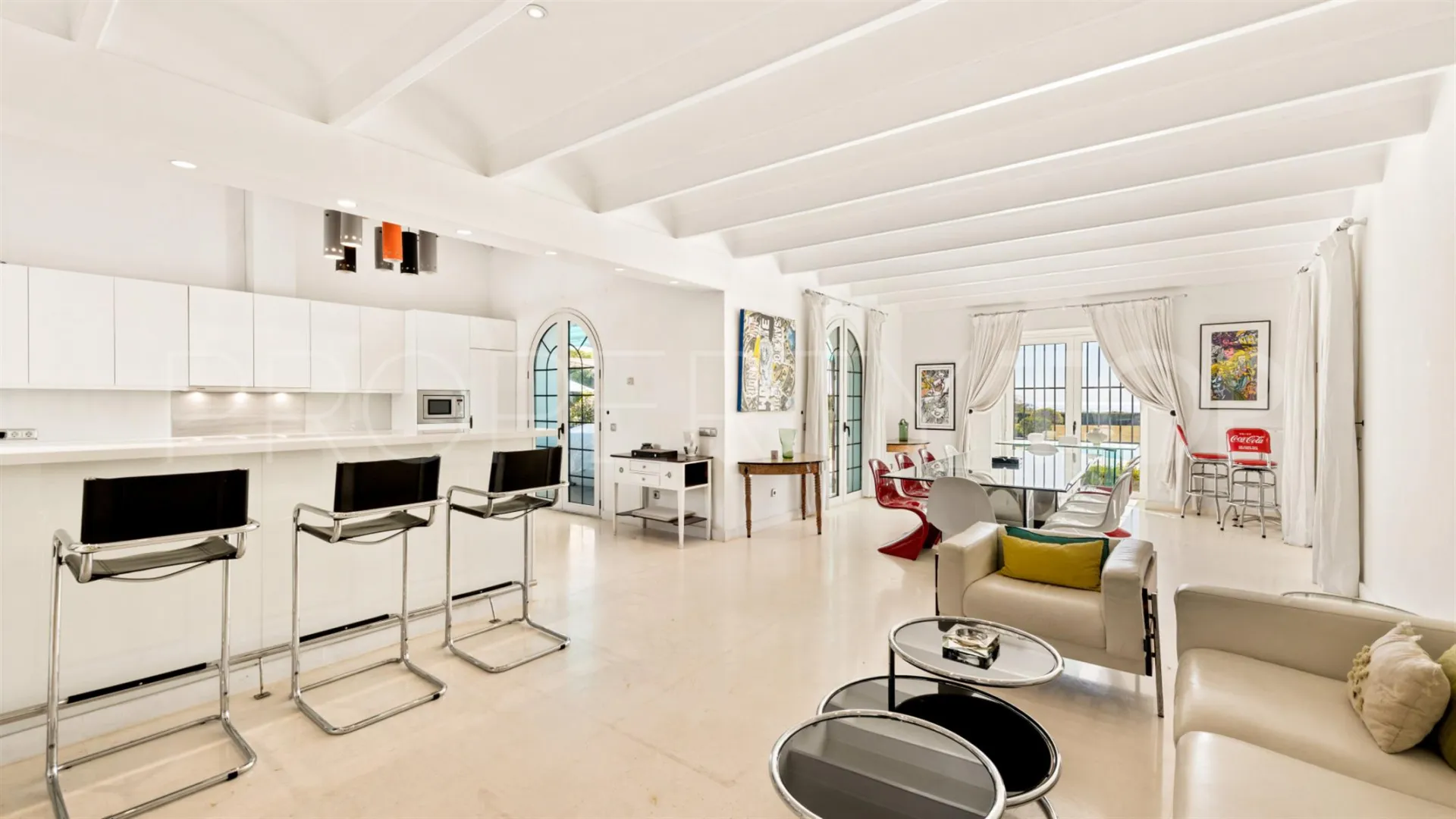 Se vende villa en El Paraiso con 8 dormitorios