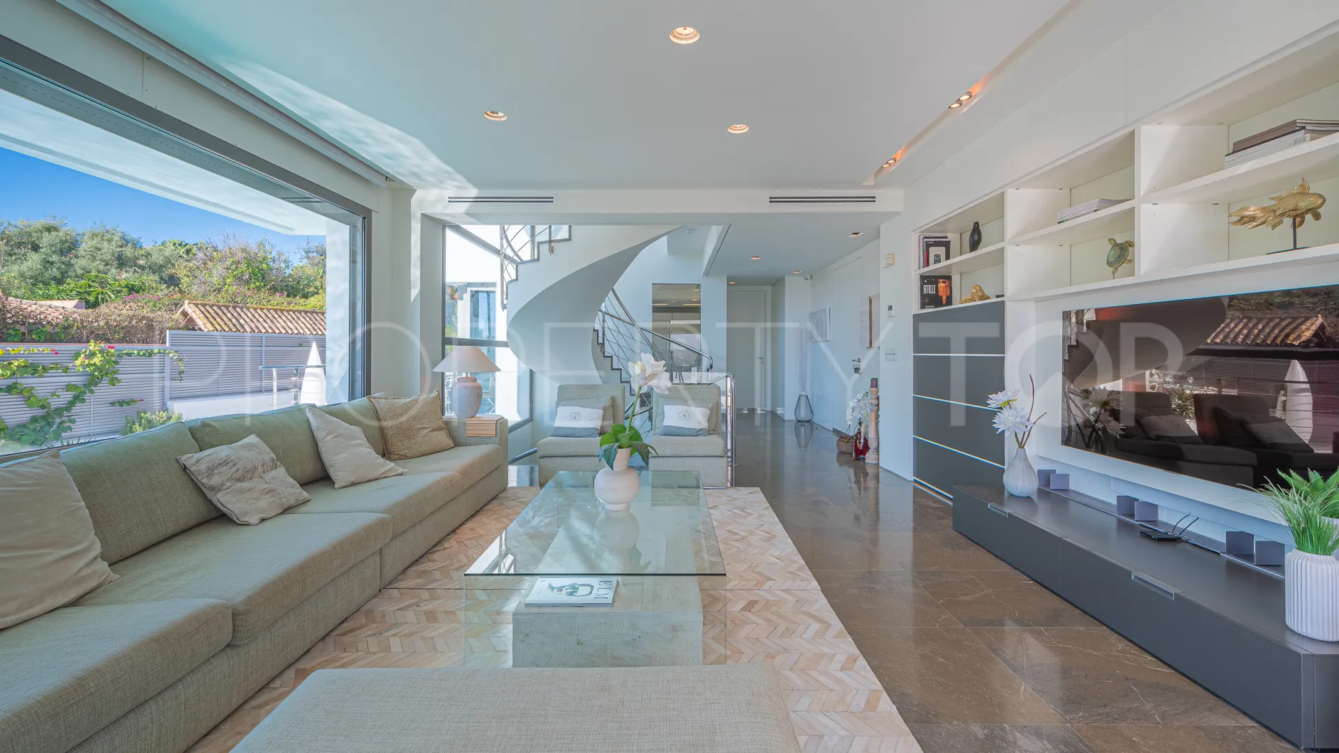 For sale villa with 4 bedrooms in Marbella Montaña