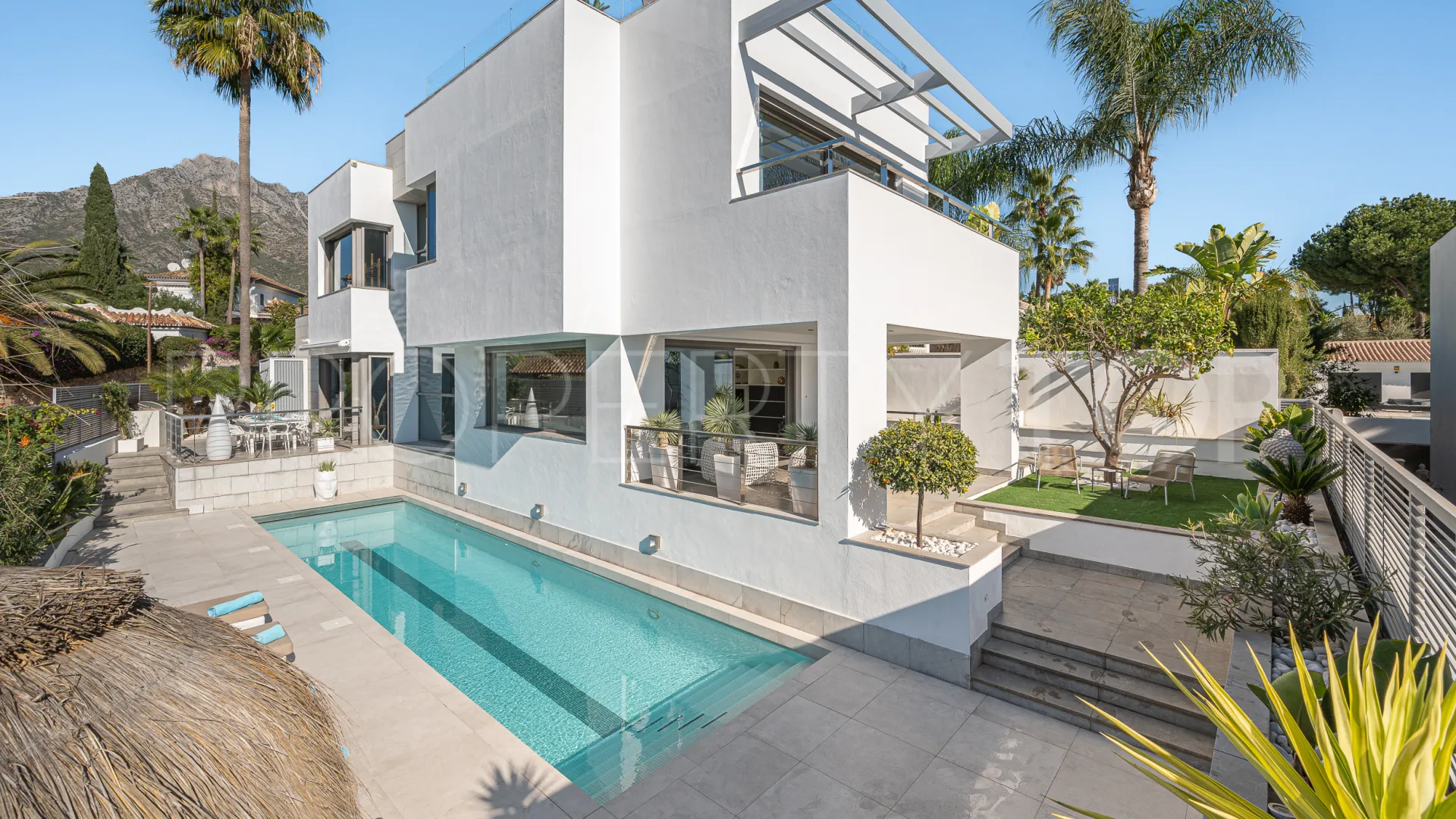 For sale villa with 4 bedrooms in Marbella Montaña