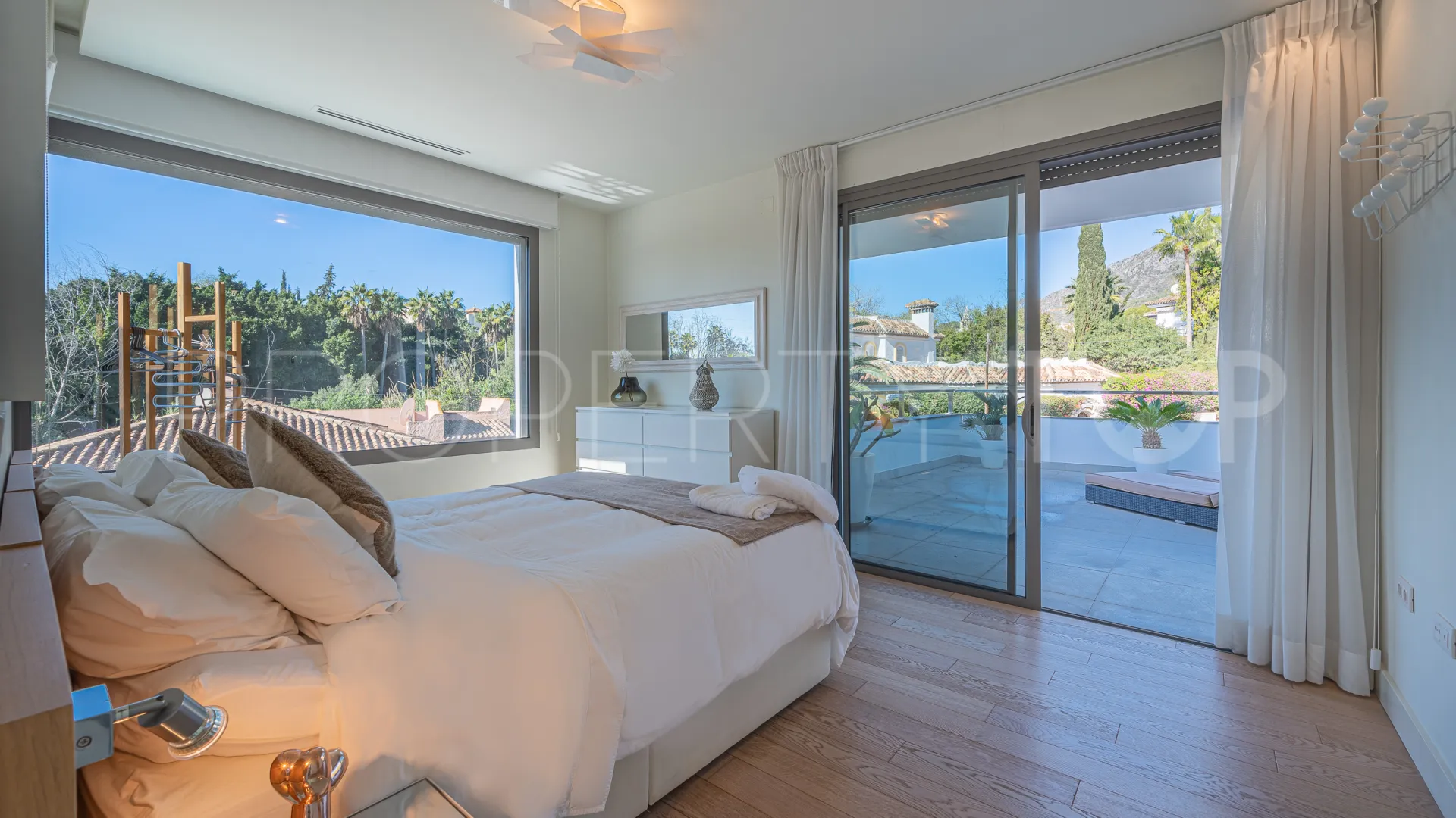 For sale villa with 4 bedrooms in Marbella Montaña